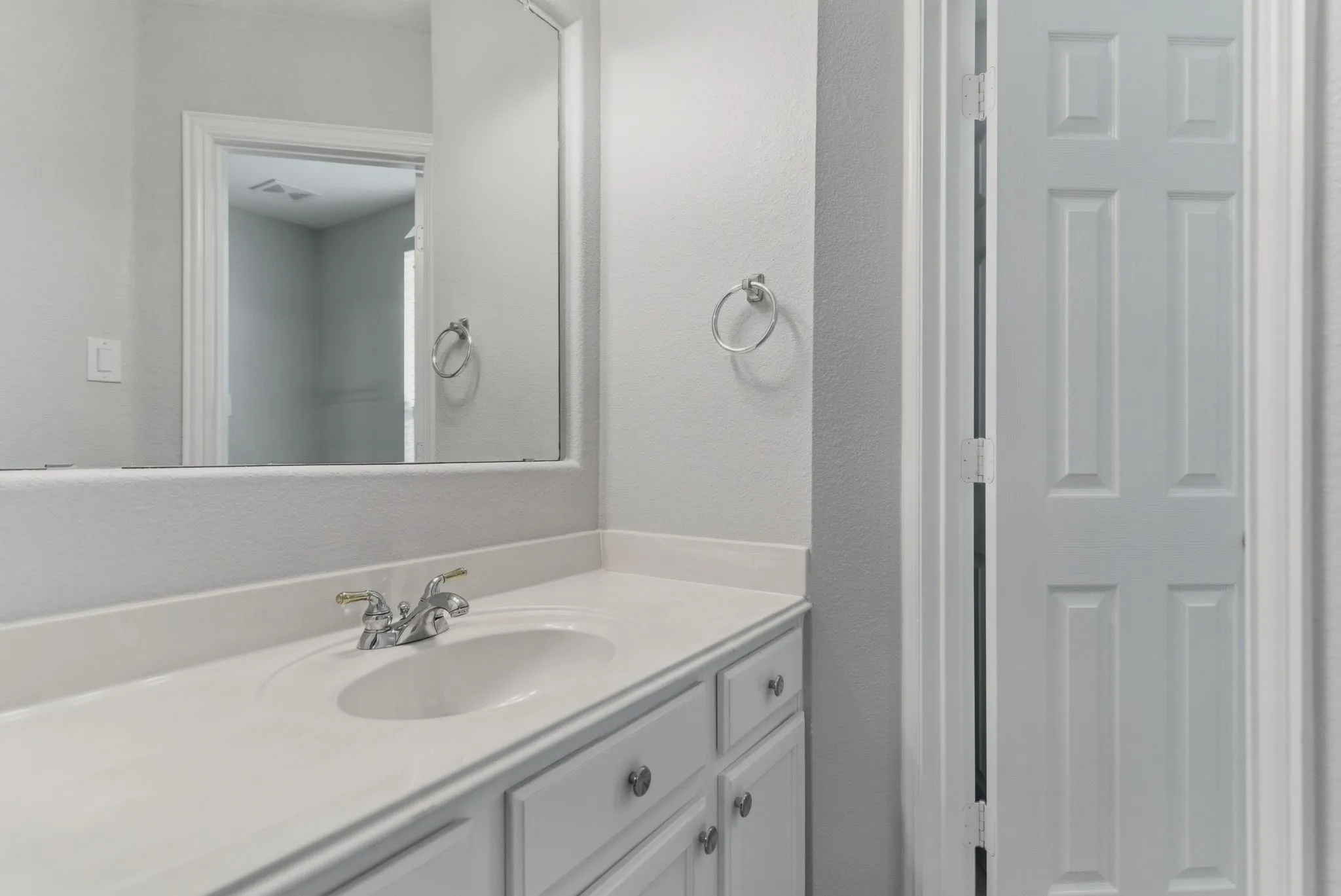 Single Family Residence For Sale in Denton County , 1117 Apache Lake Drive, Carrollton, Texas 75010, 5 Bedroom, 5 Bathroom, 3 Garage spaces, 4,347 Sqft, built in 2002, mls#21284922, Real Estate Agent in Carrollton, Homes For Sale in Denton county, Homes For Sale in Carrollton, Realtor in Carrollton Texas, Real Estate Brokerage Independent Realty Texas, Luminita Cordes Realtor