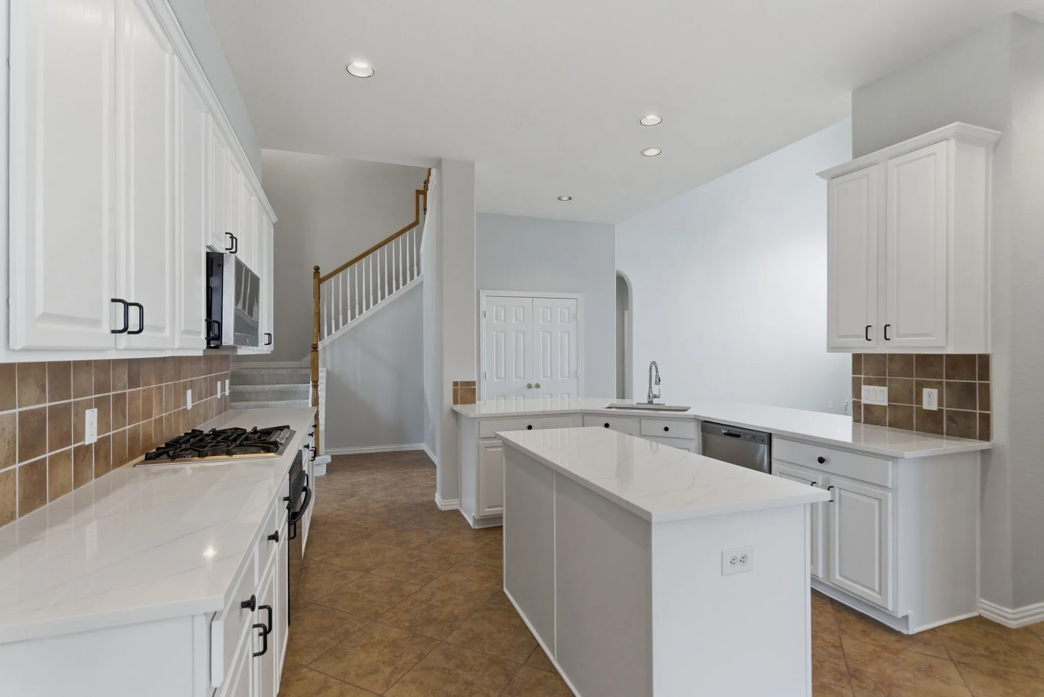 Single Family Residence For Sale in Denton County , 1117 Apache Lake Drive, Carrollton, Texas 75010, 5 Bedroom, 5 Bathroom, 3 Garage spaces, 4,347 Sqft, built in 2002, mls#21284922, Real Estate Agent in Carrollton, Homes For Sale in Denton county, Homes For Sale in Carrollton, Realtor in Carrollton Texas, Real Estate Brokerage Independent Realty Texas, Luminita Cordes Realtor