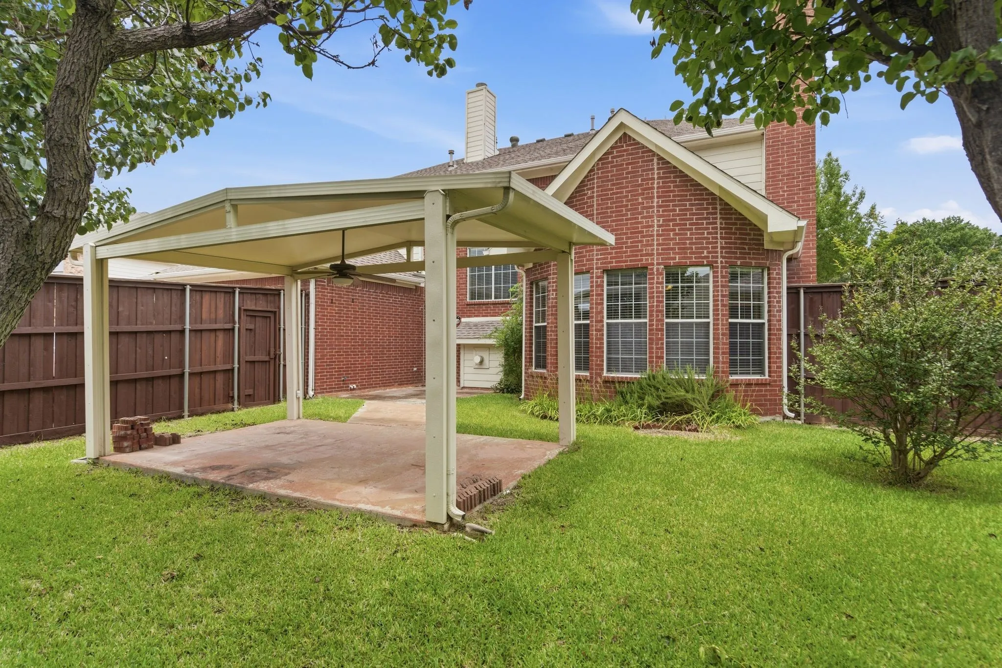Single Family Residence For Sale in Denton County , 1117 Apache Lake Drive, Carrollton, Texas 75010, 5 Bedroom, 5 Bathroom, 3 Garage spaces, 4,347 Sqft, built in 2002, mls#21284922, Real Estate Agent in Carrollton, Homes For Sale in Denton county, Homes For Sale in Carrollton, Realtor in Carrollton Texas, Real Estate Brokerage Independent Realty Texas, Luminita Cordes Realtor