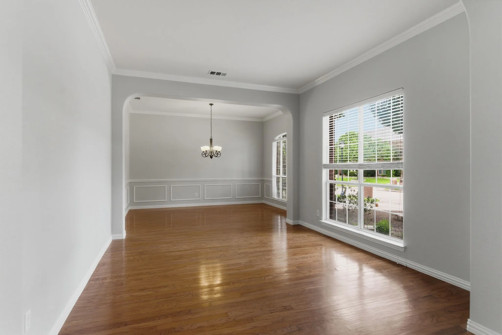 Single Family Residence For Sale in Denton County , 1117 Apache Lake Drive, Carrollton, Texas 75010, 5 Bedroom, 5 Bathroom, 3 Garage spaces, 4,347 Sqft, built in 2002, mls#21284922, Real Estate Agent in Carrollton, Homes For Sale in Denton county, Homes For Sale in Carrollton, Realtor in Carrollton Texas, Real Estate Brokerage Independent Realty Texas, Luminita Cordes Realtor