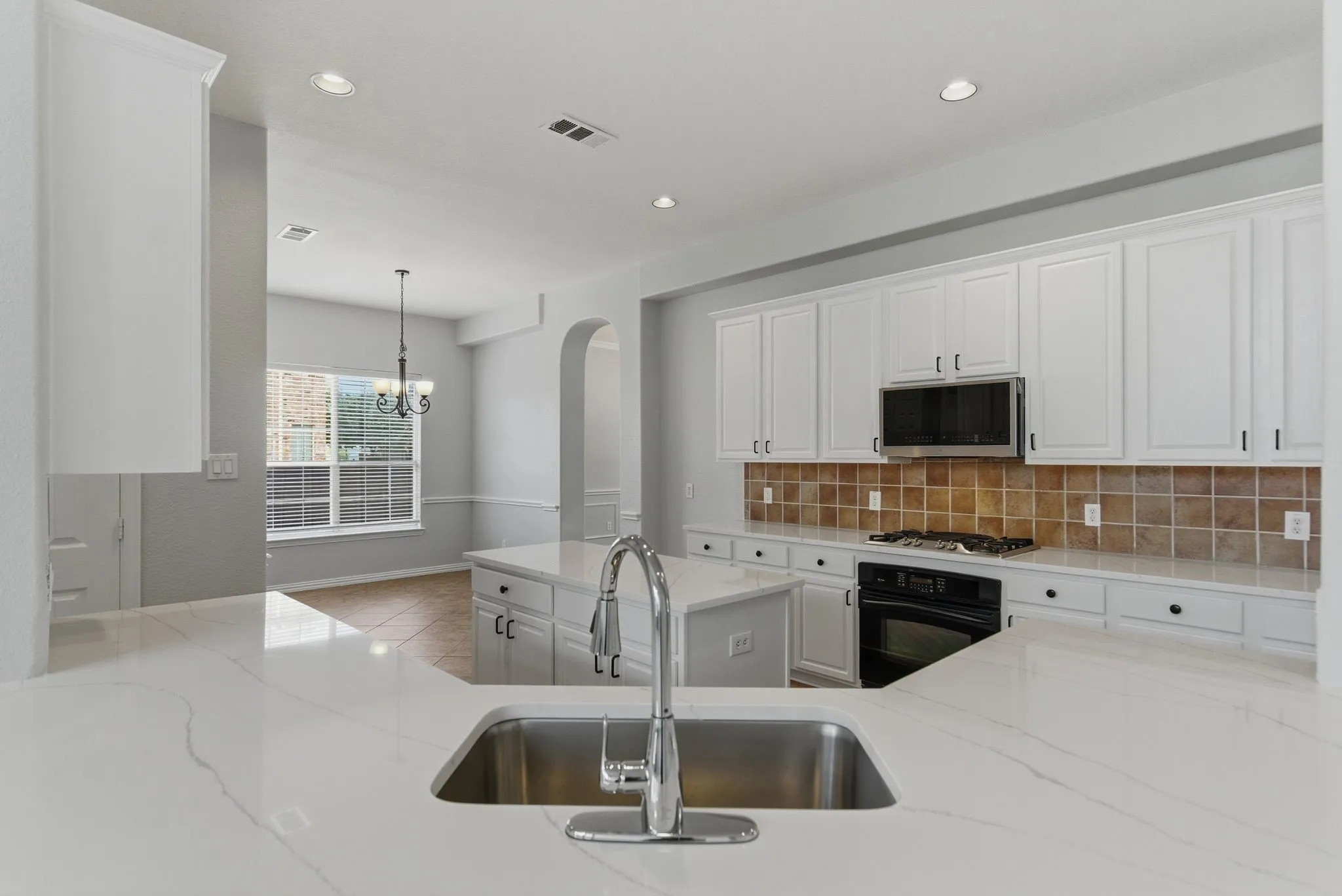 Single Family Residence For Sale in Denton County , 1117 Apache Lake Drive, Carrollton, Texas 75010, 5 Bedroom, 5 Bathroom, 3 Garage spaces, 4,347 Sqft, built in 2002, mls#21284922, Real Estate Agent in Carrollton, Homes For Sale in Denton county, Homes For Sale in Carrollton, Realtor in Carrollton Texas, Real Estate Brokerage Independent Realty Texas, Luminita Cordes Realtor