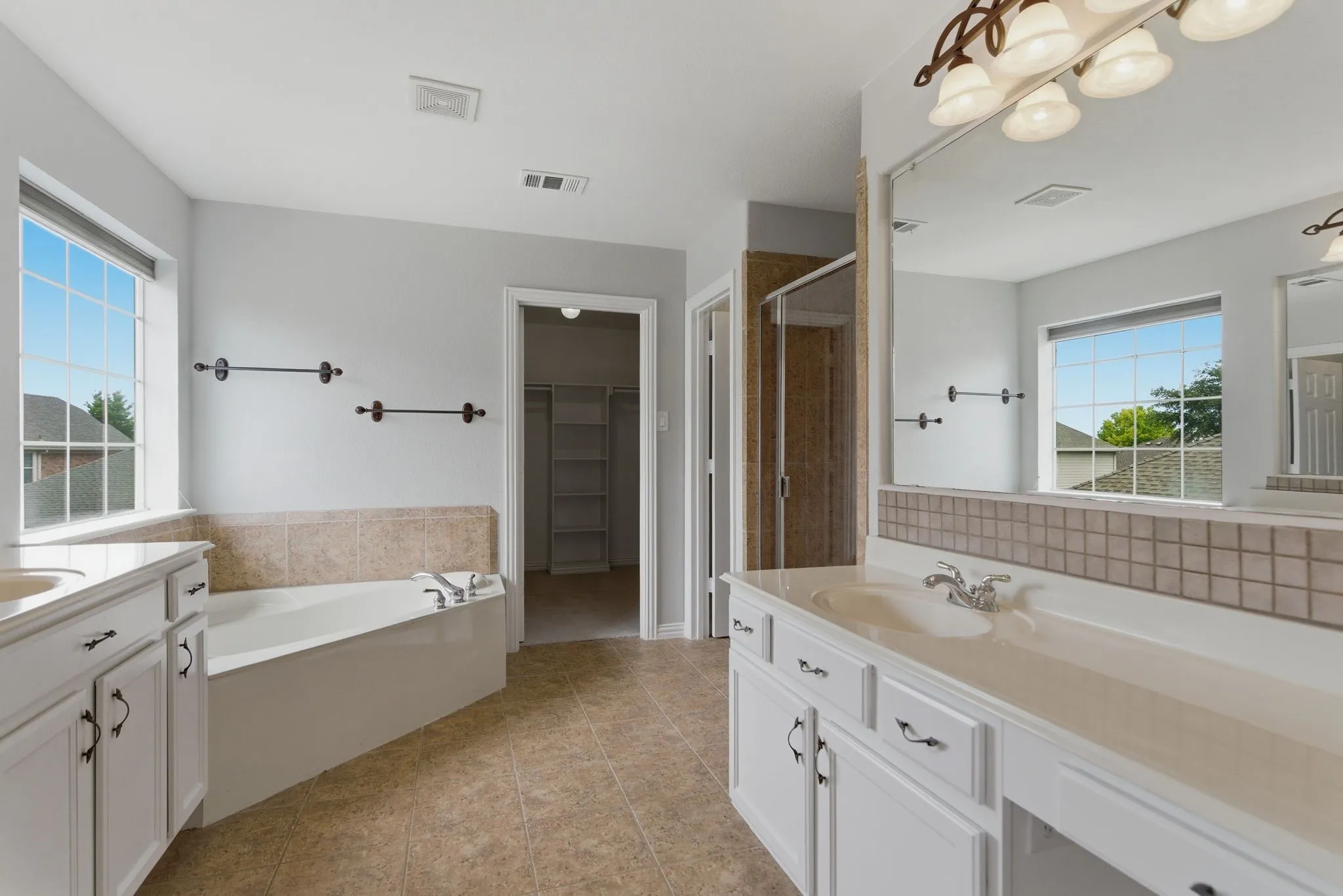 Single Family Residence For Sale in Denton County , 1117 Apache Lake Drive, Carrollton, Texas 75010, 5 Bedroom, 5 Bathroom, 3 Garage spaces, 4,347 Sqft, built in 2002, mls#21284922, Real Estate Agent in Carrollton, Homes For Sale in Denton county, Homes For Sale in Carrollton, Realtor in Carrollton Texas, Real Estate Brokerage Independent Realty Texas, Luminita Cordes Realtor