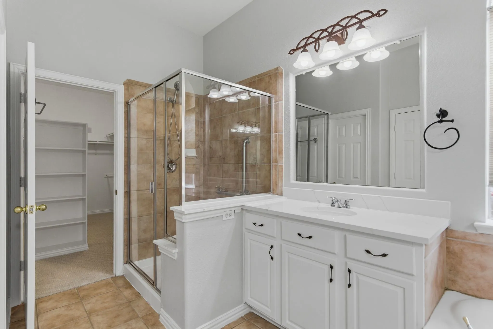 Single Family Residence For Sale in Denton County , 1117 Apache Lake Drive, Carrollton, Texas 75010, 5 Bedroom, 5 Bathroom, 3 Garage spaces, 4,347 Sqft, built in 2002, mls#21284922, Real Estate Agent in Carrollton, Homes For Sale in Denton county, Homes For Sale in Carrollton, Realtor in Carrollton Texas, Real Estate Brokerage Independent Realty Texas, Luminita Cordes Realtor