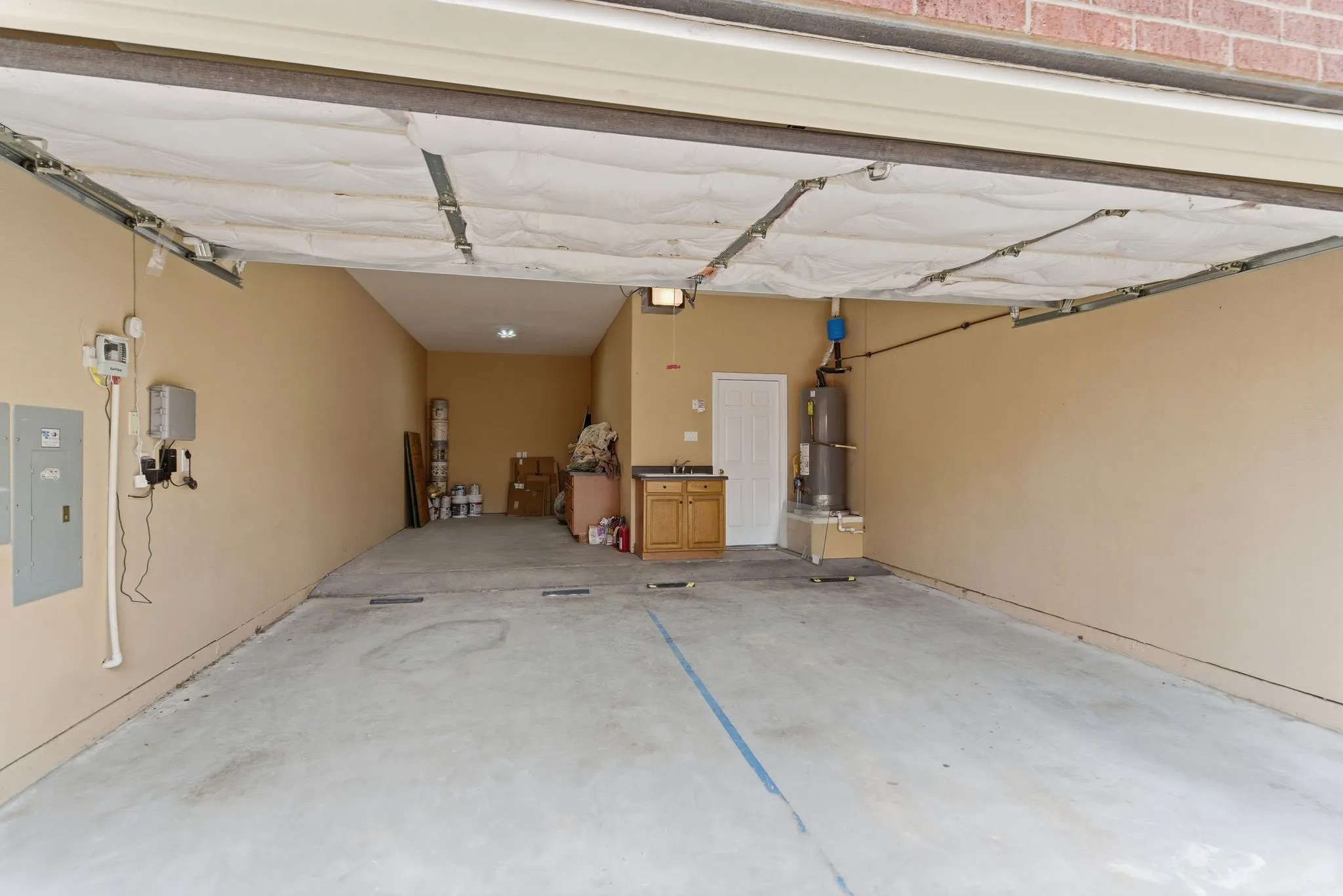 Single Family Residence For Sale in Denton County , 1117 Apache Lake Drive, Carrollton, Texas 75010, 5 Bedroom, 5 Bathroom, 3 Garage spaces, 4,347 Sqft, built in 2002, mls#21284922, Real Estate Agent in Carrollton, Homes For Sale in Denton county, Homes For Sale in Carrollton, Realtor in Carrollton Texas, Real Estate Brokerage Independent Realty Texas, Luminita Cordes Realtor