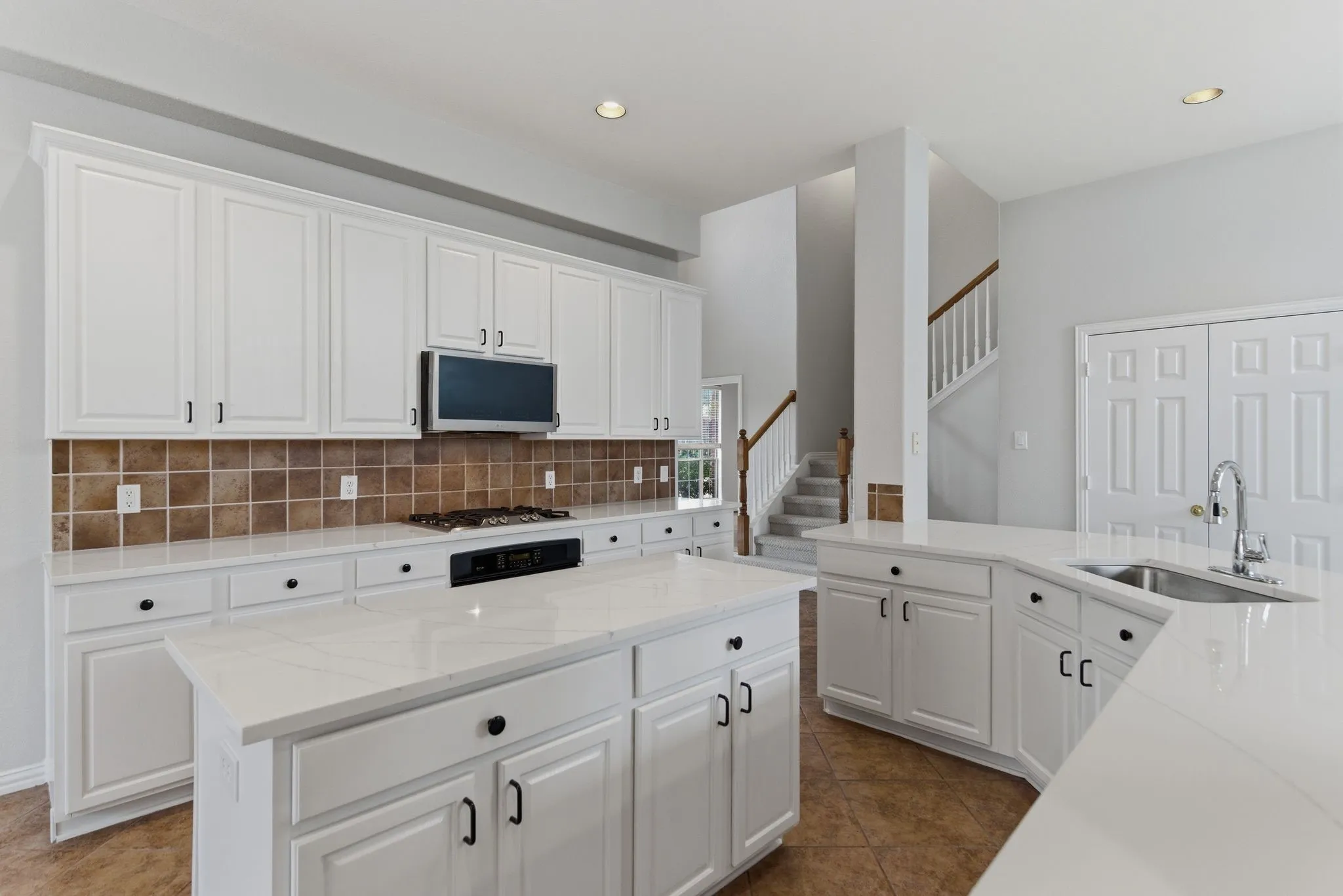 Single Family Residence For Sale in Denton County , 1117 Apache Lake Drive, Carrollton, Texas 75010, 5 Bedroom, 5 Bathroom, 3 Garage spaces, 4,347 Sqft, built in 2002, mls#21284922, Real Estate Agent in Carrollton, Homes For Sale in Denton county, Homes For Sale in Carrollton, Realtor in Carrollton Texas, Real Estate Brokerage Independent Realty Texas, Luminita Cordes Realtor