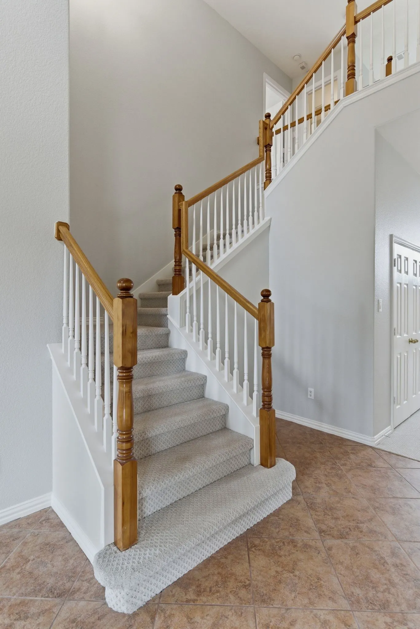 Single Family Residence For Sale in Denton County , 1117 Apache Lake Drive, Carrollton, Texas 75010, 5 Bedroom, 5 Bathroom, 3 Garage spaces, 4,347 Sqft, built in 2002, mls#21284922, Real Estate Agent in Carrollton, Homes For Sale in Denton county, Homes For Sale in Carrollton, Realtor in Carrollton Texas, Real Estate Brokerage Independent Realty Texas, Luminita Cordes Realtor