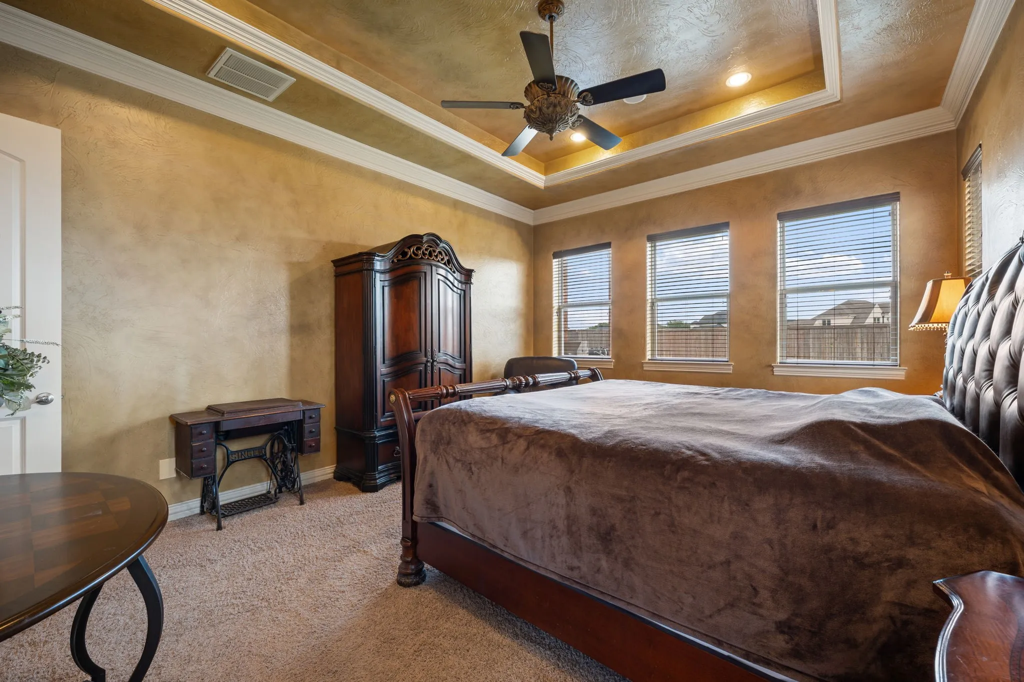 Single Family Residence For Sale in Grayson County , 1131 Fountain Creek Boulevard, Pottsboro, Texas 75076, 4 Bedrooms, 3 Bathrooms, 2 Garage spaces, 3,537 Sqft, built in 2006, Price $575,000, mls#21284035, Real Estate Agent in Pottsboro, Homes For Sale in Grayson county, Homes For Sale in Pottsboro, Realtor in Pottsboro Texas, Real Estate Brokerage Independent Realty Texas, Luminita Cordes Realtor