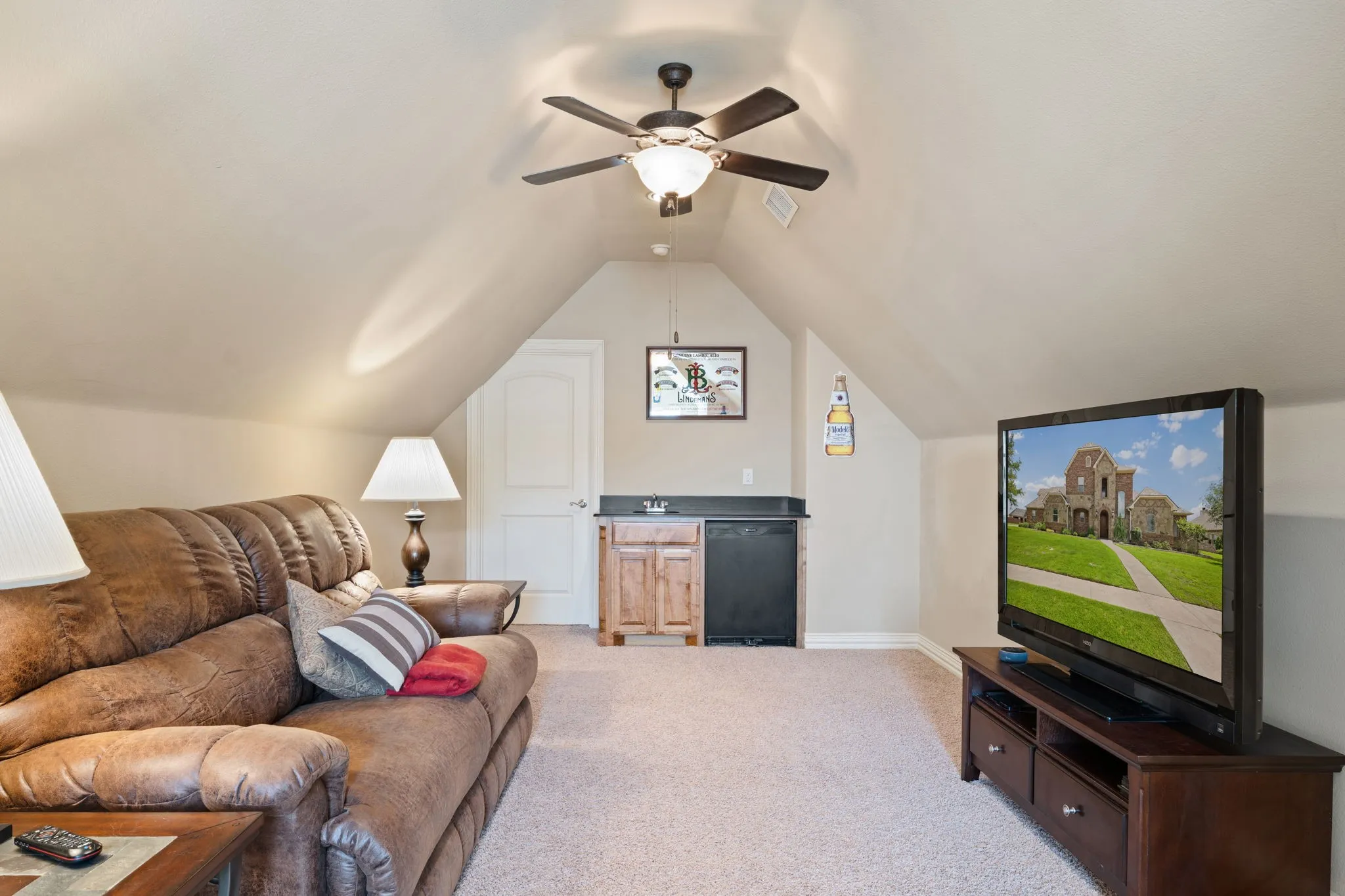 Single Family Residence For Sale in Grayson County , 1131 Fountain Creek Boulevard, Pottsboro, Texas 75076, 4 Bedrooms, 3 Bathrooms, 2 Garage spaces, 3,537 Sqft, built in 2006, Price $575,000, mls#21284035, Real Estate Agent in Pottsboro, Homes For Sale in Grayson county, Homes For Sale in Pottsboro, Realtor in Pottsboro Texas, Real Estate Brokerage Independent Realty Texas, Luminita Cordes Realtor