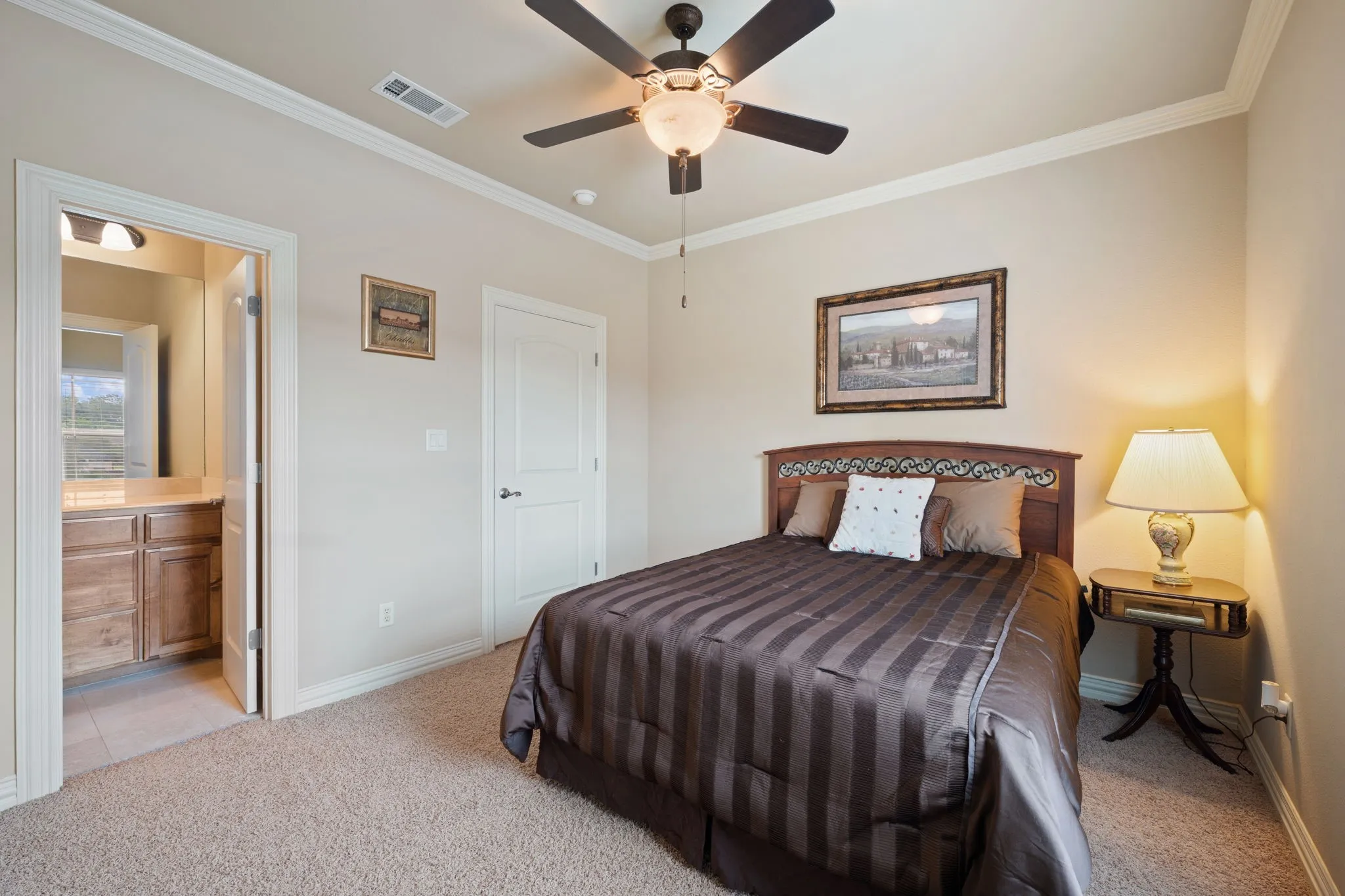 Single Family Residence For Sale in Grayson County , 1131 Fountain Creek Boulevard, Pottsboro, Texas 75076, 4 Bedrooms, 3 Bathrooms, 2 Garage spaces, 3,537 Sqft, built in 2006, Price $575,000, mls#21284035, Real Estate Agent in Pottsboro, Homes For Sale in Grayson county, Homes For Sale in Pottsboro, Realtor in Pottsboro Texas, Real Estate Brokerage Independent Realty Texas, Luminita Cordes Realtor