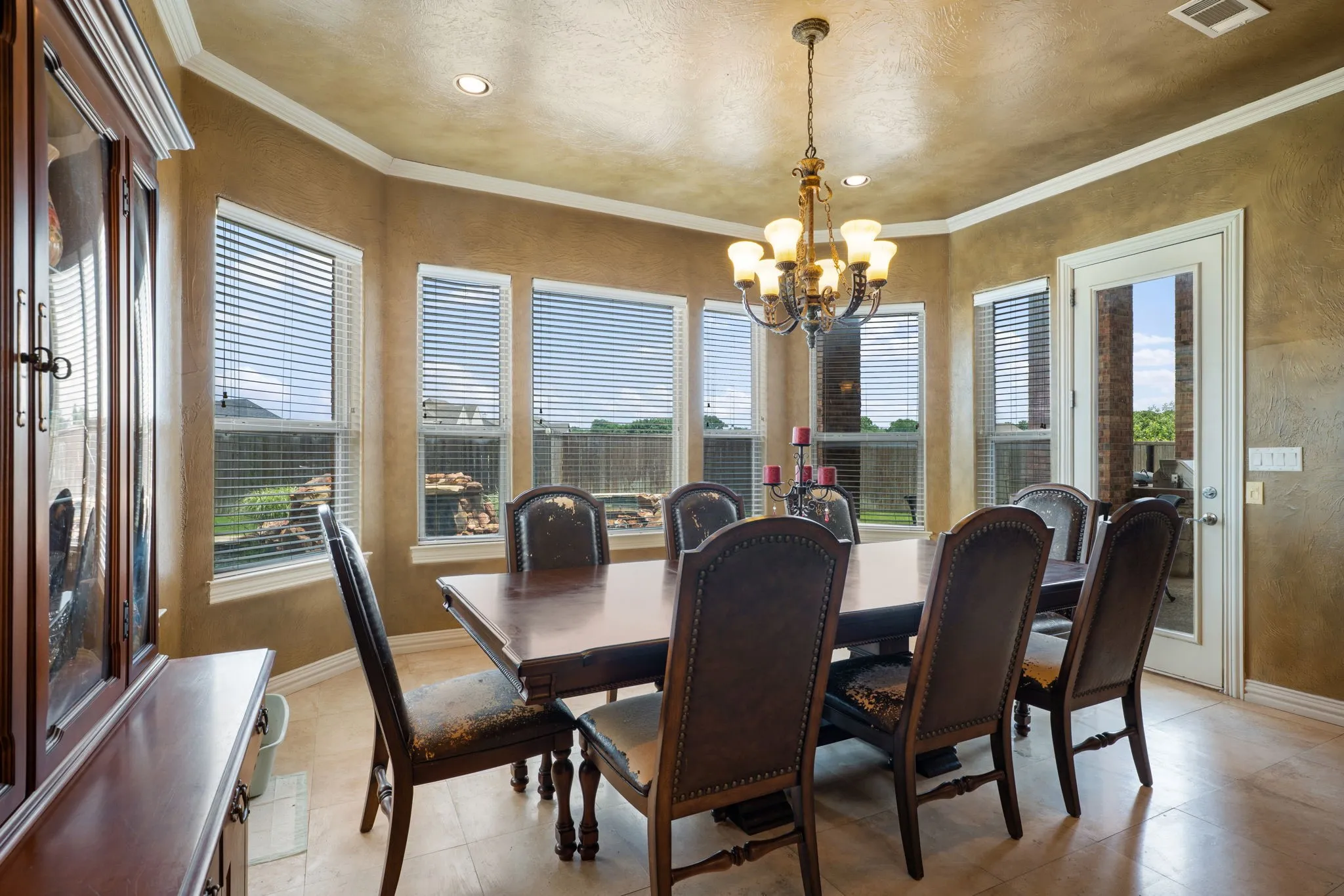 Single Family Residence For Sale in Grayson County , 1131 Fountain Creek Boulevard, Pottsboro, Texas 75076, 4 Bedrooms, 3 Bathrooms, 2 Garage spaces, 3,537 Sqft, built in 2006, Price $575,000, mls#21284035, Real Estate Agent in Pottsboro, Homes For Sale in Grayson county, Homes For Sale in Pottsboro, Realtor in Pottsboro Texas, Real Estate Brokerage Independent Realty Texas, Luminita Cordes Realtor