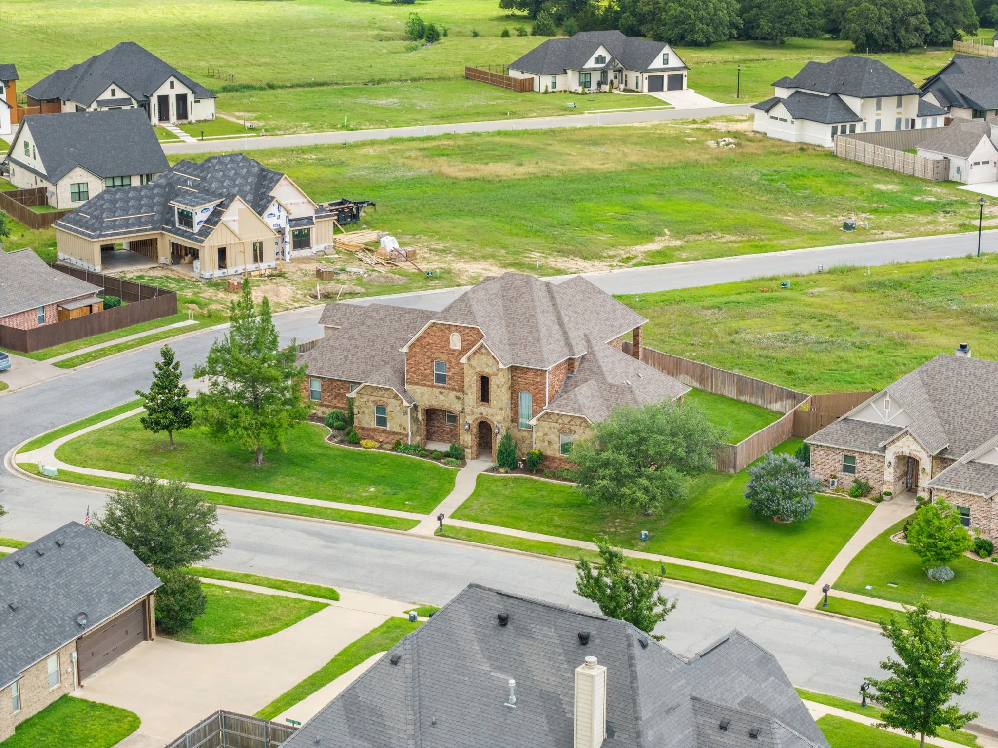 Single Family Residence For Sale in Grayson County , 1131 Fountain Creek Boulevard, Pottsboro, Texas 75076, 4 Bedrooms, 3 Bathrooms, 2 Garage spaces, 3,537 Sqft, built in 2006, Price $575,000, mls#21284035, Real Estate Agent in Pottsboro, Homes For Sale in Grayson county, Homes For Sale in Pottsboro, Realtor in Pottsboro Texas, Real Estate Brokerage Independent Realty Texas, Luminita Cordes Realtor