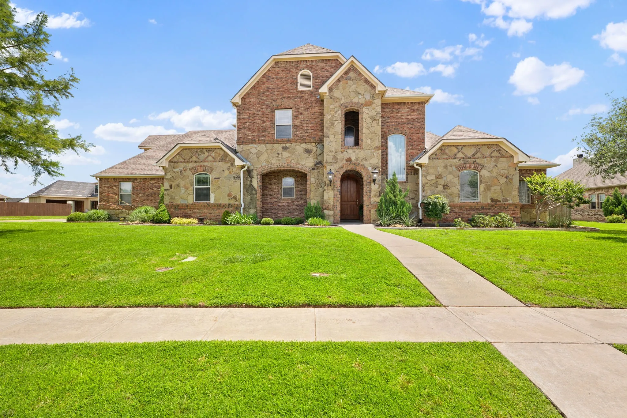 Single Family Residence For Sale in Grayson County , 1131 Fountain Creek Boulevard, Pottsboro, Texas 75076, 4 Bedrooms, 3 Bathrooms, 2 Garage spaces, 3,537 Sqft, built in 2006, Price $575,000, mls#21284035, Real Estate Agent in Pottsboro, Homes For Sale in Grayson county, Homes For Sale in Pottsboro, Realtor in Pottsboro Texas, Real Estate Brokerage Independent Realty Texas, Luminita Cordes Realtor