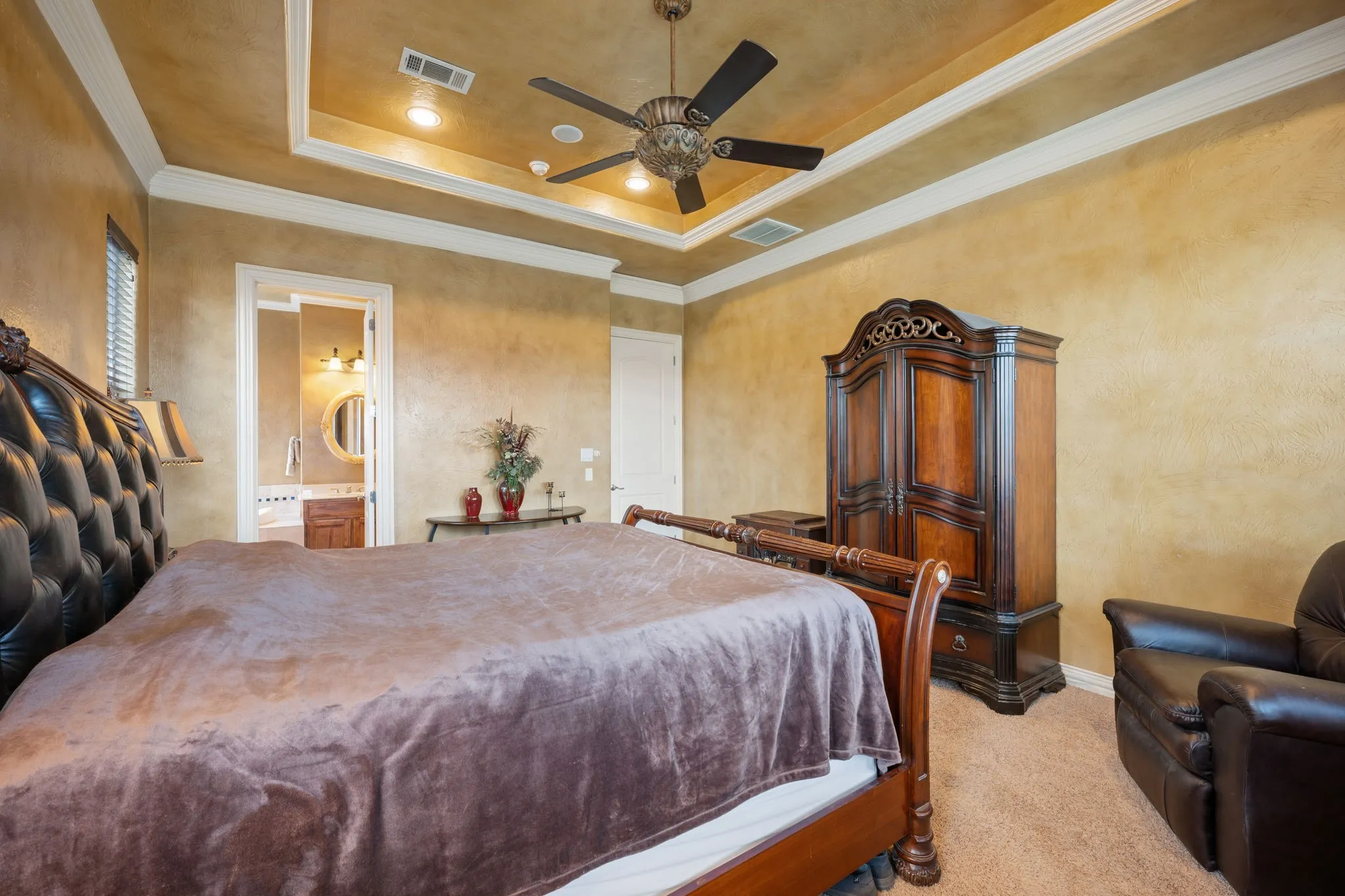 Single Family Residence For Sale in Grayson County , 1131 Fountain Creek Boulevard, Pottsboro, Texas 75076, 4 Bedrooms, 3 Bathrooms, 2 Garage spaces, 3,537 Sqft, built in 2006, Price $575,000, mls#21284035, Real Estate Agent in Pottsboro, Homes For Sale in Grayson county, Homes For Sale in Pottsboro, Realtor in Pottsboro Texas, Real Estate Brokerage Independent Realty Texas, Luminita Cordes Realtor