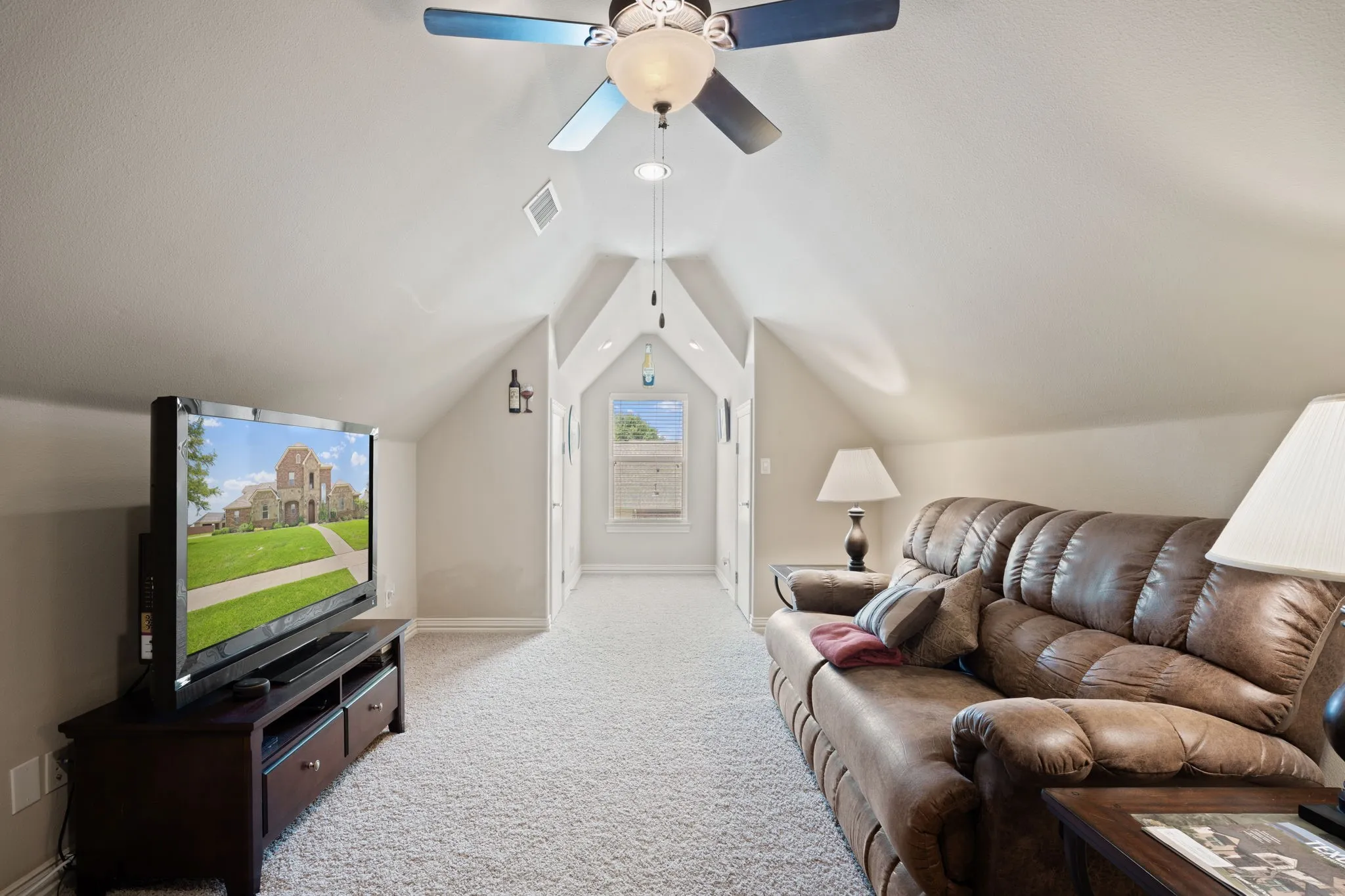 Single Family Residence For Sale in Grayson County , 1131 Fountain Creek Boulevard, Pottsboro, Texas 75076, 4 Bedrooms, 3 Bathrooms, 2 Garage spaces, 3,537 Sqft, built in 2006, Price $575,000, mls#21284035, Real Estate Agent in Pottsboro, Homes For Sale in Grayson county, Homes For Sale in Pottsboro, Realtor in Pottsboro Texas, Real Estate Brokerage Independent Realty Texas, Luminita Cordes Realtor