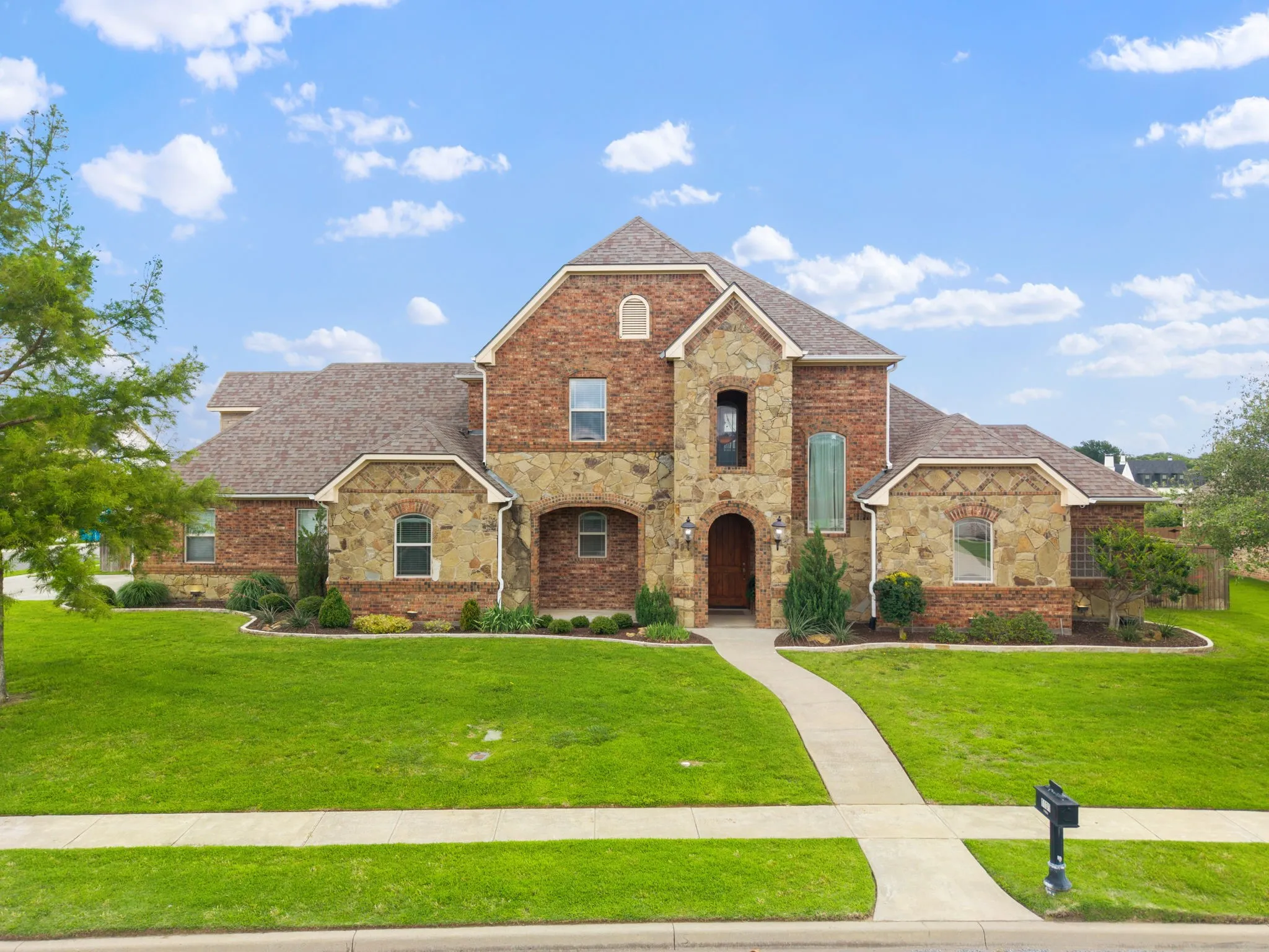 Single Family Residence For Sale in Grayson County , 1131 Fountain Creek Boulevard, Pottsboro, Texas 75076, 4 Bedrooms, 3 Bathrooms, 2 Garage spaces, 3,537 Sqft, built in 2006, Price $575,000, mls#21284035, Real Estate Agent in Pottsboro, Homes For Sale in Grayson county, Homes For Sale in Pottsboro, Realtor in Pottsboro Texas, Real Estate Brokerage Independent Realty Texas, Luminita Cordes Realtor