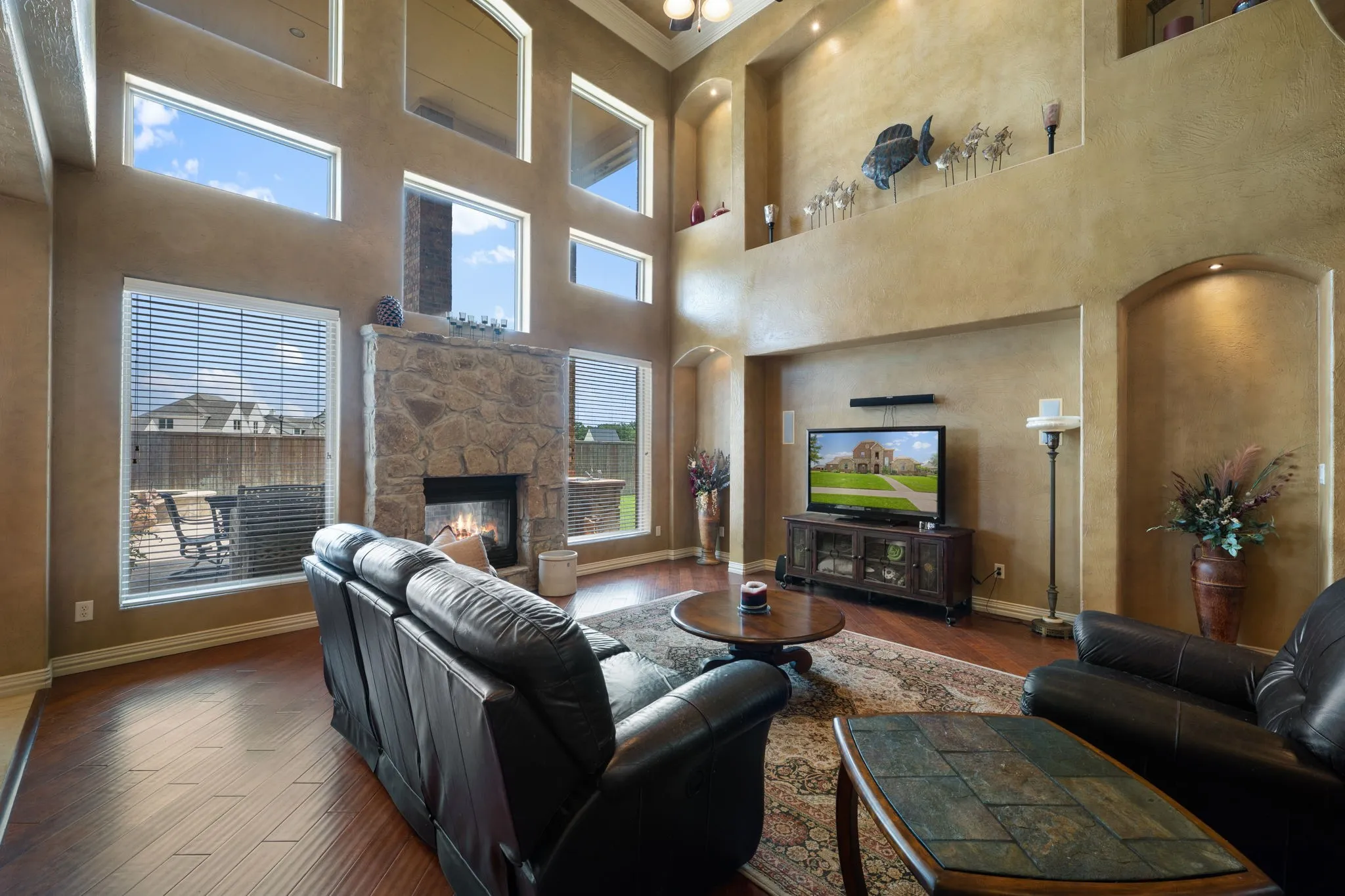 Single Family Residence For Sale in Grayson County , 1131 Fountain Creek Boulevard, Pottsboro, Texas 75076, 4 Bedrooms, 3 Bathrooms, 2 Garage spaces, 3,537 Sqft, built in 2006, Price $575,000, mls#21284035, Real Estate Agent in Pottsboro, Homes For Sale in Grayson county, Homes For Sale in Pottsboro, Realtor in Pottsboro Texas, Real Estate Brokerage Independent Realty Texas, Luminita Cordes Realtor