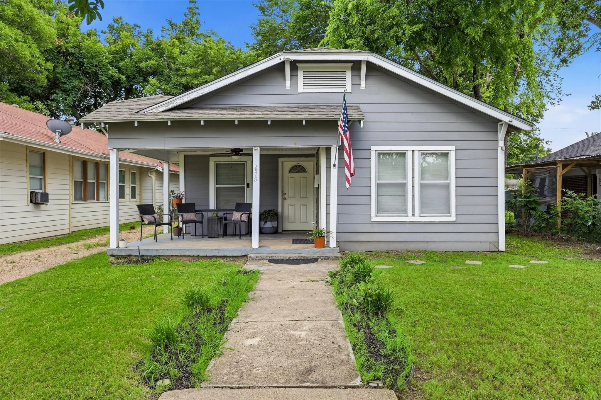 Single Family Residence For Sale in Dallas County , 2518 Gladstone Drive, Dallas, Texas 75211, 4 Bedroom, 4 Bathroom, Garage spaces, 2,323 Sqft, built in 1920, mls#21283277, Real Estate Agent in Dallas, Homes For Sale in Dallas county, Homes For Sale in Dallas, Realtor in Dallas Texas, Real Estate Brokerage Independent Realty Texas, Luminita Cordes Realtor