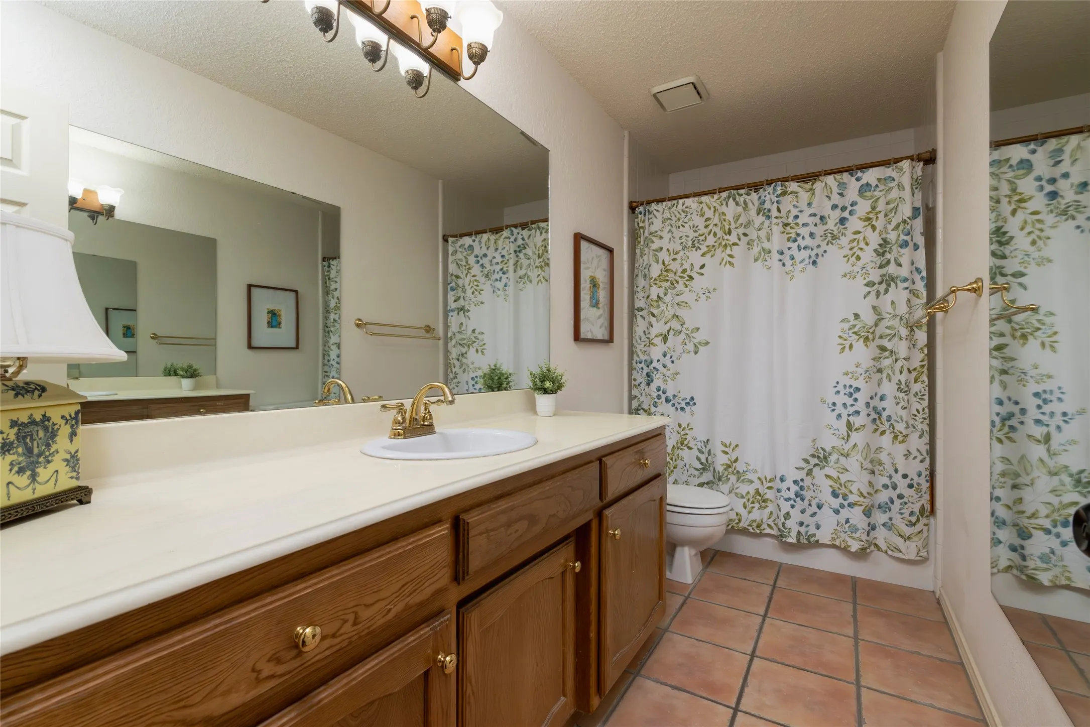 Single Family Residence For Sale in Parker County , 111 Florine Court, Hudson Oaks, Texas 76087, 4 Bedrooms, 3 Bathrooms, 2 Garage spaces, 2,385 Sqft, built in 1988, Price $487,900, mls#21283572, Real Estate Agent in Hudson Oaks, Homes For Sale in Parker county, Homes For Sale in Hudson Oaks, Realtor in Hudson Oaks Texas, Real Estate Brokerage Independent Realty Texas, Luminita Cordes Realtor