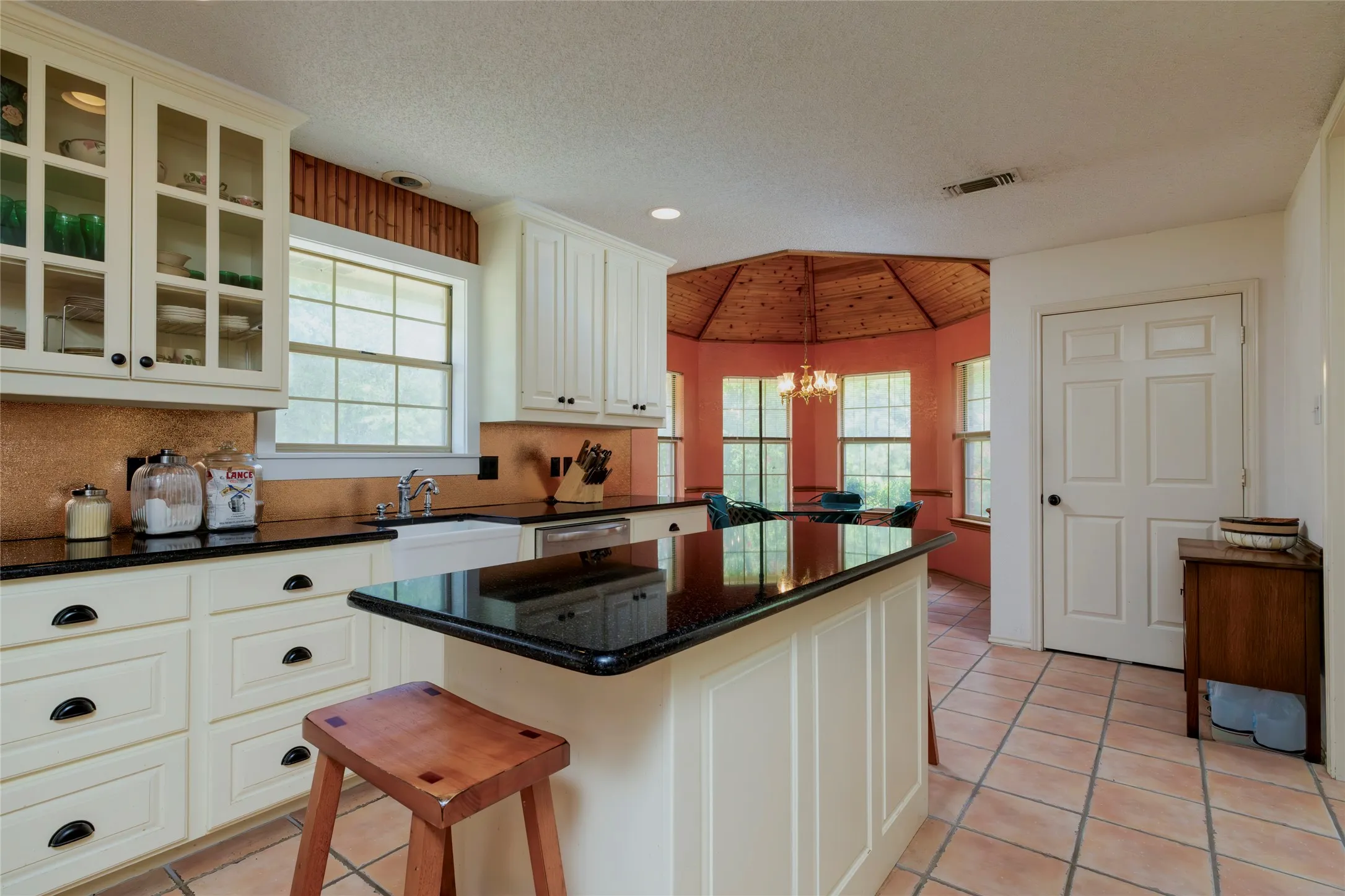Single Family Residence For Sale in Parker County , 111 Florine Court, Hudson Oaks, Texas 76087, 4 Bedrooms, 3 Bathrooms, 2 Garage spaces, 2,385 Sqft, built in 1988, Price $487,900, mls#21283572, Real Estate Agent in Hudson Oaks, Homes For Sale in Parker county, Homes For Sale in Hudson Oaks, Realtor in Hudson Oaks Texas, Real Estate Brokerage Independent Realty Texas, Luminita Cordes Realtor