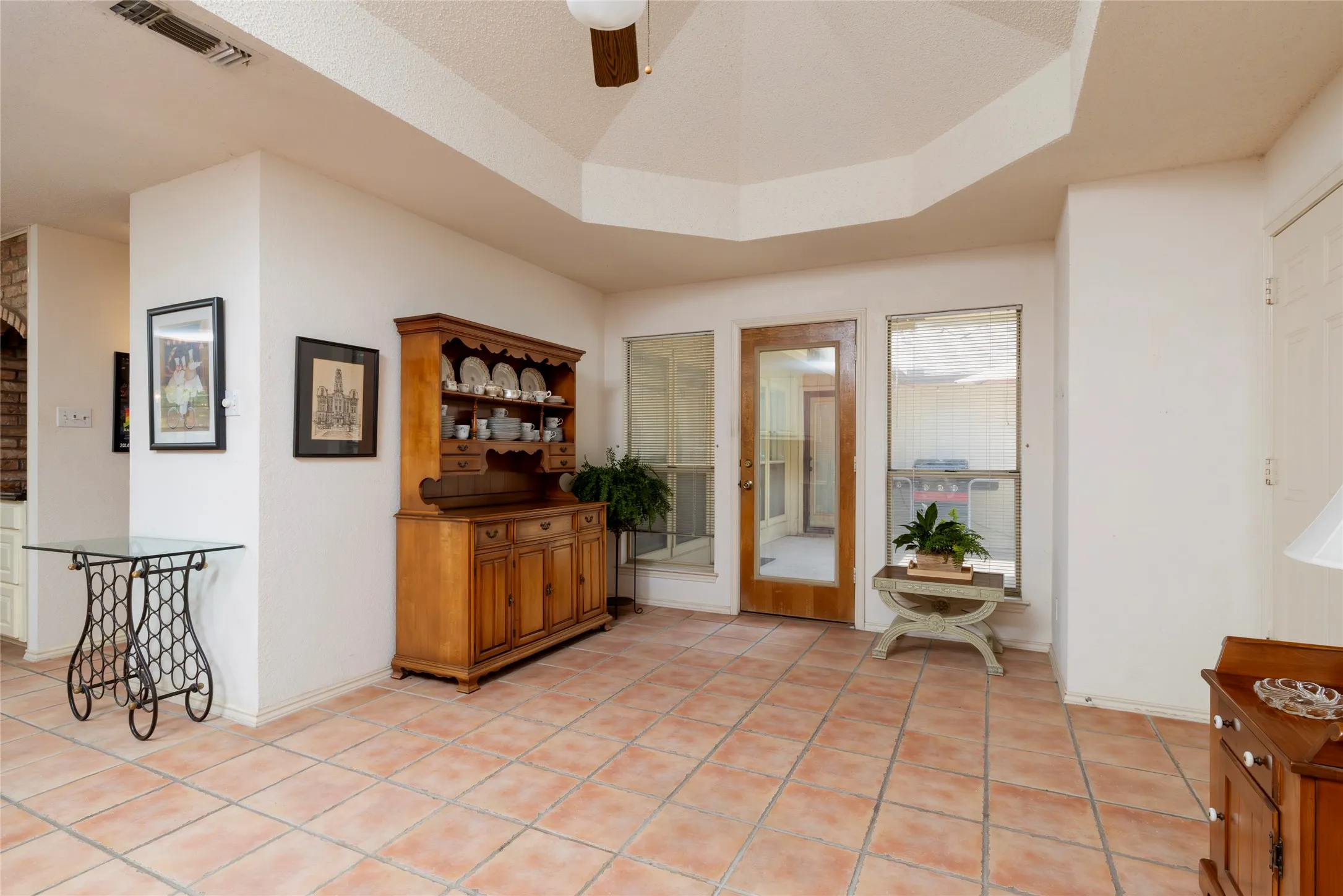 Single Family Residence For Sale in Parker County , 111 Florine Court, Hudson Oaks, Texas 76087, 4 Bedrooms, 3 Bathrooms, 2 Garage spaces, 2,385 Sqft, built in 1988, Price $487,900, mls#21283572, Real Estate Agent in Hudson Oaks, Homes For Sale in Parker county, Homes For Sale in Hudson Oaks, Realtor in Hudson Oaks Texas, Real Estate Brokerage Independent Realty Texas, Luminita Cordes Realtor