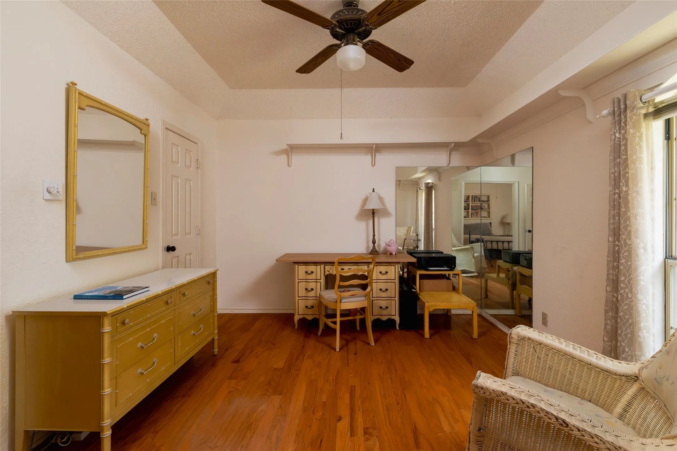 Single Family Residence For Sale in Parker County , 111 Florine Court, Hudson Oaks, Texas 76087, 4 Bedrooms, 3 Bathrooms, 2 Garage spaces, 2,385 Sqft, built in 1988, Price $487,900, mls#21283572, Real Estate Agent in Hudson Oaks, Homes For Sale in Parker county, Homes For Sale in Hudson Oaks, Realtor in Hudson Oaks Texas, Real Estate Brokerage Independent Realty Texas, Luminita Cordes Realtor