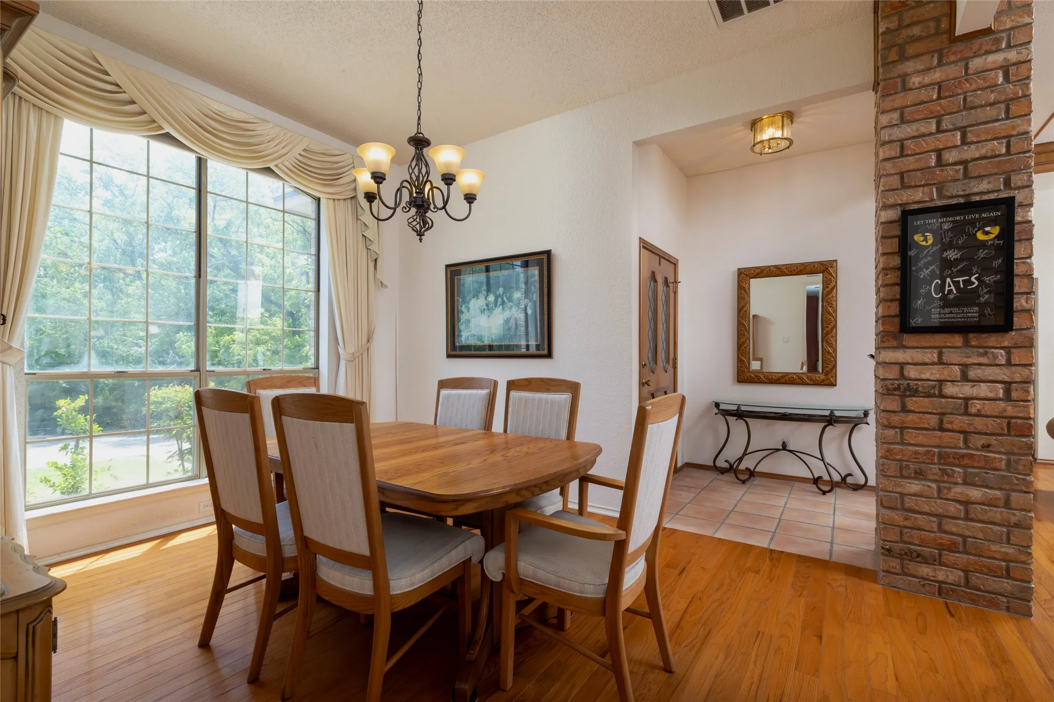 Single Family Residence For Sale in Parker County , 111 Florine Court, Hudson Oaks, Texas 76087, 4 Bedrooms, 3 Bathrooms, 2 Garage spaces, 2,385 Sqft, built in 1988, Price $487,900, mls#21283572, Real Estate Agent in Hudson Oaks, Homes For Sale in Parker county, Homes For Sale in Hudson Oaks, Realtor in Hudson Oaks Texas, Real Estate Brokerage Independent Realty Texas, Luminita Cordes Realtor