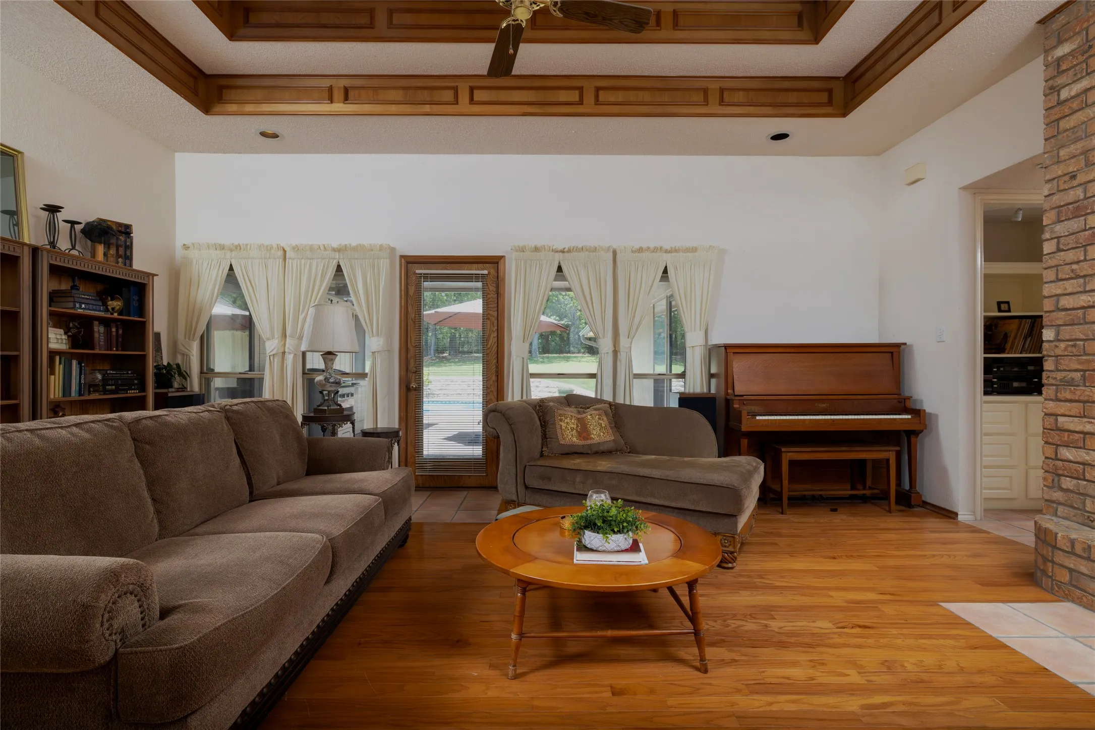Single Family Residence For Sale in Parker County , 111 Florine Court, Hudson Oaks, Texas 76087, 4 Bedrooms, 3 Bathrooms, 2 Garage spaces, 2,385 Sqft, built in 1988, Price $487,900, mls#21283572, Real Estate Agent in Hudson Oaks, Homes For Sale in Parker county, Homes For Sale in Hudson Oaks, Realtor in Hudson Oaks Texas, Real Estate Brokerage Independent Realty Texas, Luminita Cordes Realtor
