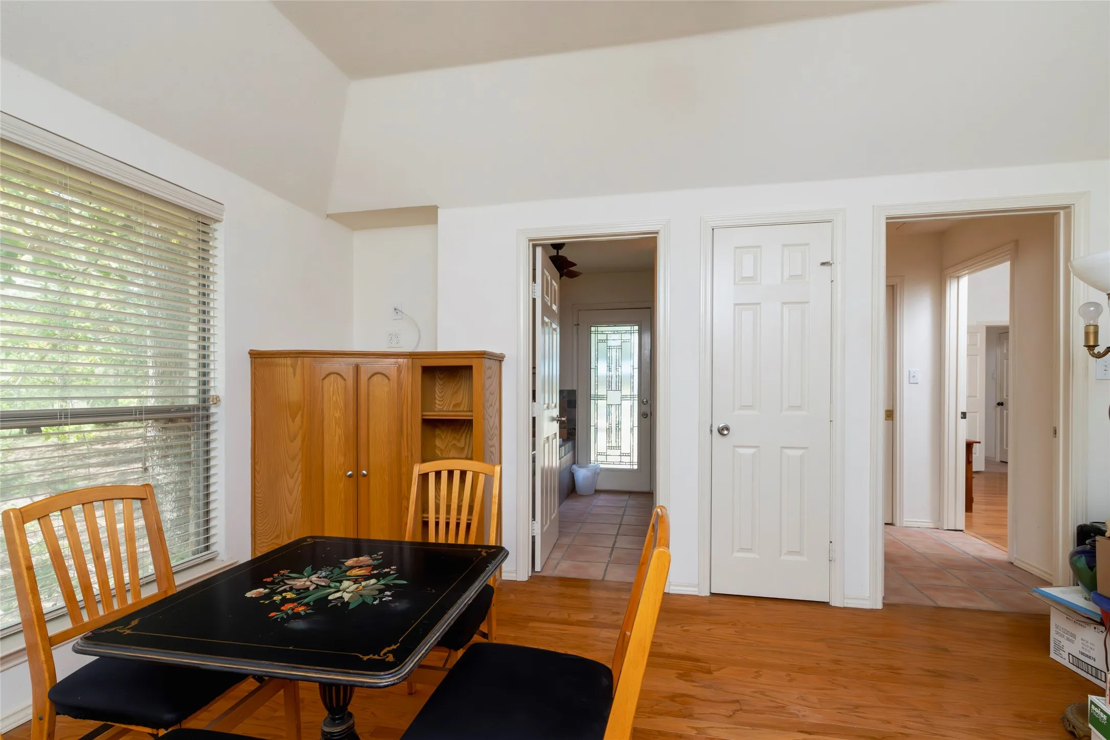 Single Family Residence For Sale in Parker County , 111 Florine Court, Hudson Oaks, Texas 76087, 4 Bedrooms, 3 Bathrooms, 2 Garage spaces, 2,385 Sqft, built in 1988, Price $487,900, mls#21283572, Real Estate Agent in Hudson Oaks, Homes For Sale in Parker county, Homes For Sale in Hudson Oaks, Realtor in Hudson Oaks Texas, Real Estate Brokerage Independent Realty Texas, Luminita Cordes Realtor