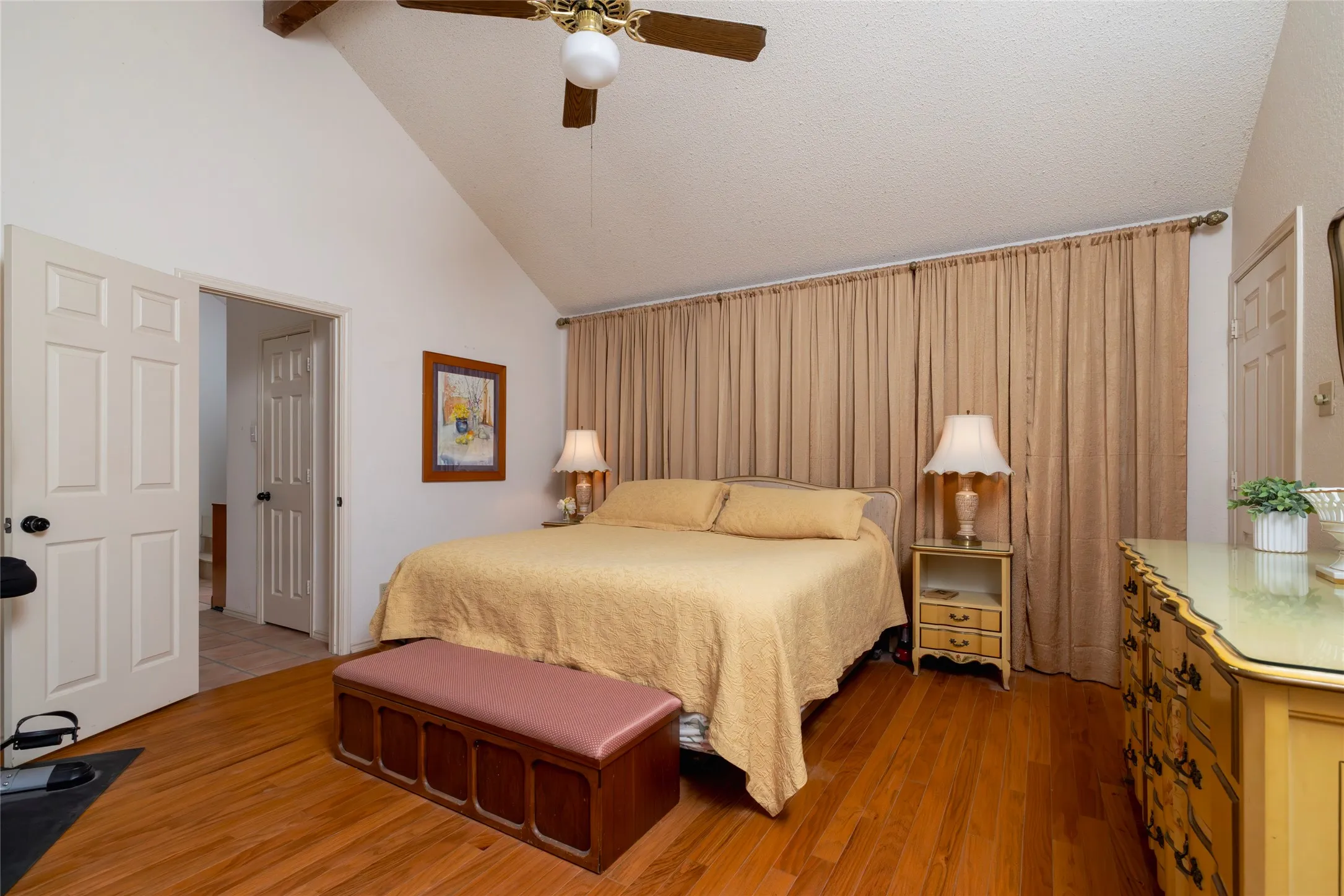 Single Family Residence For Sale in Parker County , 111 Florine Court, Hudson Oaks, Texas 76087, 4 Bedrooms, 3 Bathrooms, 2 Garage spaces, 2,385 Sqft, built in 1988, Price $487,900, mls#21283572, Real Estate Agent in Hudson Oaks, Homes For Sale in Parker county, Homes For Sale in Hudson Oaks, Realtor in Hudson Oaks Texas, Real Estate Brokerage Independent Realty Texas, Luminita Cordes Realtor