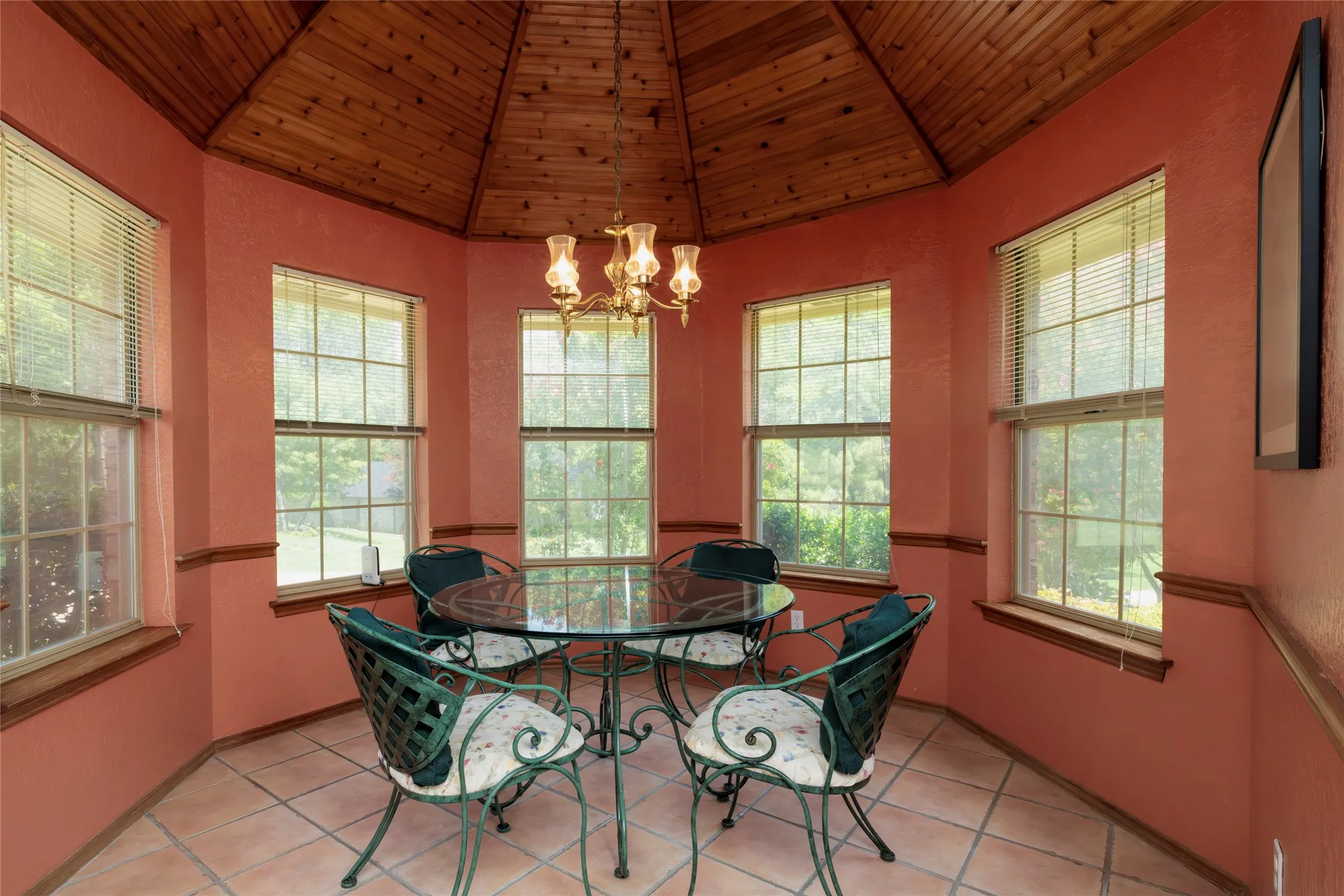 Single Family Residence For Sale in Parker County , 111 Florine Court, Hudson Oaks, Texas 76087, 4 Bedrooms, 3 Bathrooms, 2 Garage spaces, 2,385 Sqft, built in 1988, Price $487,900, mls#21283572, Real Estate Agent in Hudson Oaks, Homes For Sale in Parker county, Homes For Sale in Hudson Oaks, Realtor in Hudson Oaks Texas, Real Estate Brokerage Independent Realty Texas, Luminita Cordes Realtor