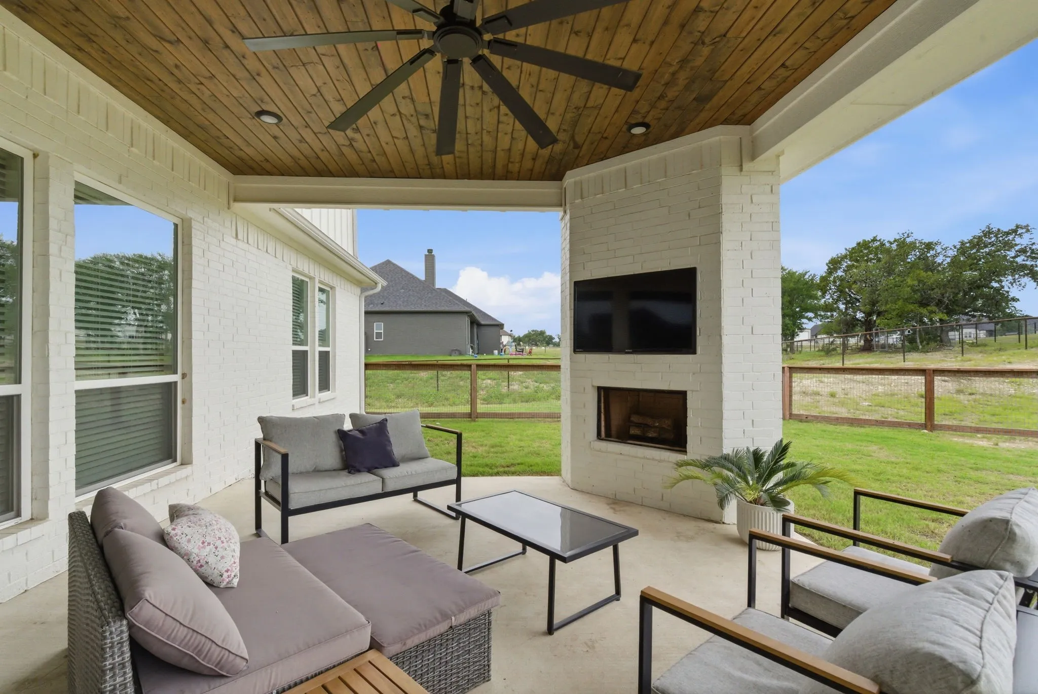Single Family Residence For Sale in Parker County , 815 Wind River Pass, Azle, Texas 76020, 4 Bedroom, 3 Bathroom, 3 Garage spaces, 2,764 Sqft, built in 2023, mls#21284935, Real Estate Agent in Azle, Homes For Sale in Parker county, Homes For Sale in Azle, Realtor in Azle Texas, Real Estate Brokerage Independent Realty Texas, Luminita Cordes Realtor