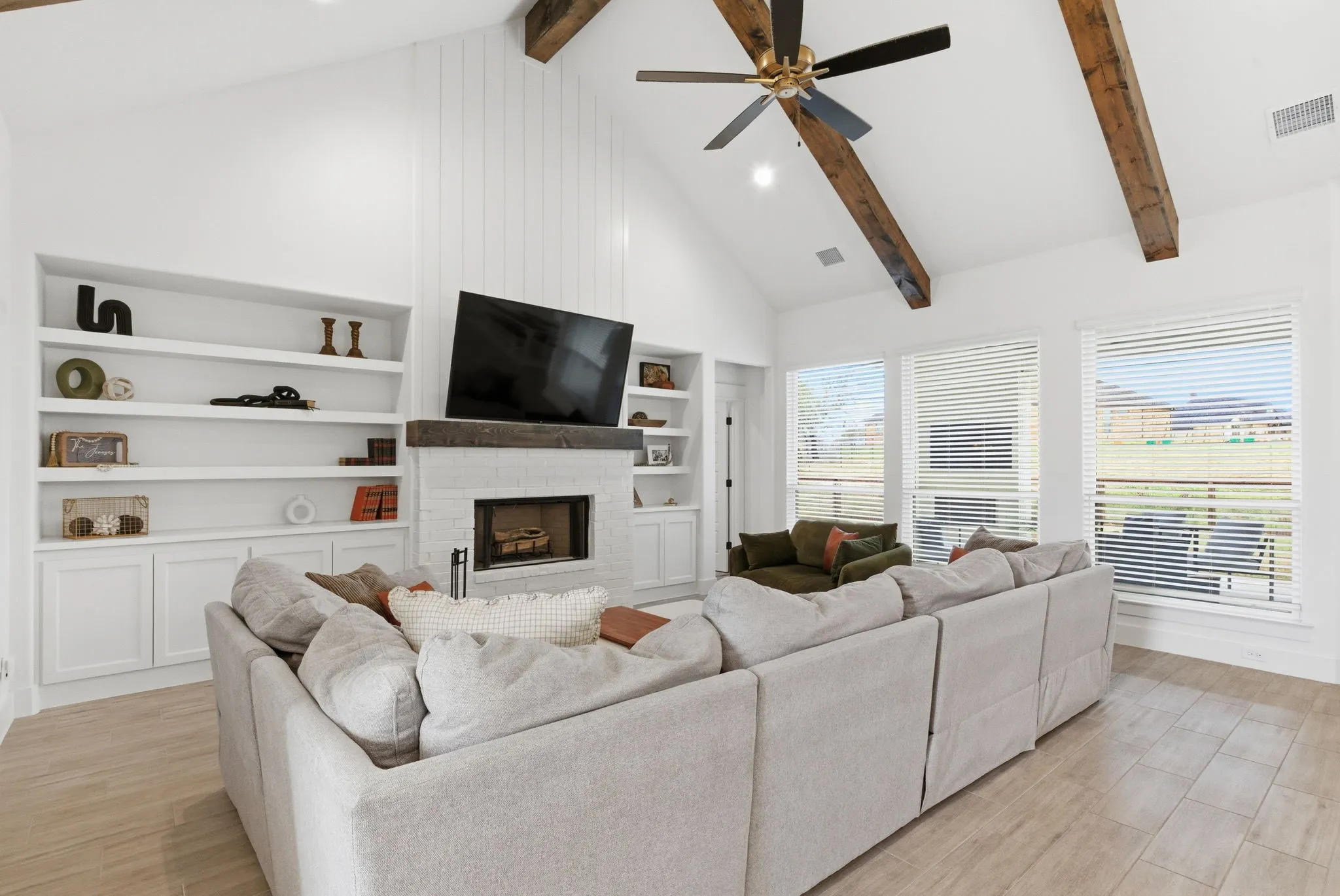 Single Family Residence For Sale in Parker County , 815 Wind River Pass, Azle, Texas 76020, 4 Bedroom, 3 Bathroom, 3 Garage spaces, 2,764 Sqft, built in 2023, mls#21284935, Real Estate Agent in Azle, Homes For Sale in Parker county, Homes For Sale in Azle, Realtor in Azle Texas, Real Estate Brokerage Independent Realty Texas, Luminita Cordes Realtor