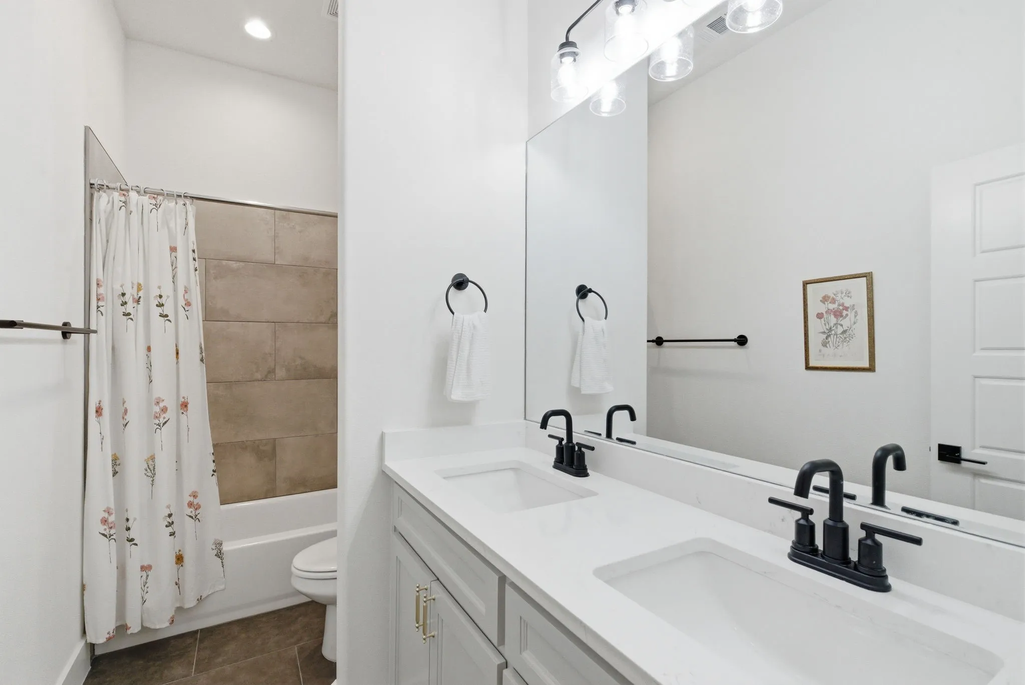 Single Family Residence For Sale in Parker County , 815 Wind River Pass, Azle, Texas 76020, 4 Bedroom, 3 Bathroom, 3 Garage spaces, 2,764 Sqft, built in 2023, mls#21284935, Real Estate Agent in Azle, Homes For Sale in Parker county, Homes For Sale in Azle, Realtor in Azle Texas, Real Estate Brokerage Independent Realty Texas, Luminita Cordes Realtor