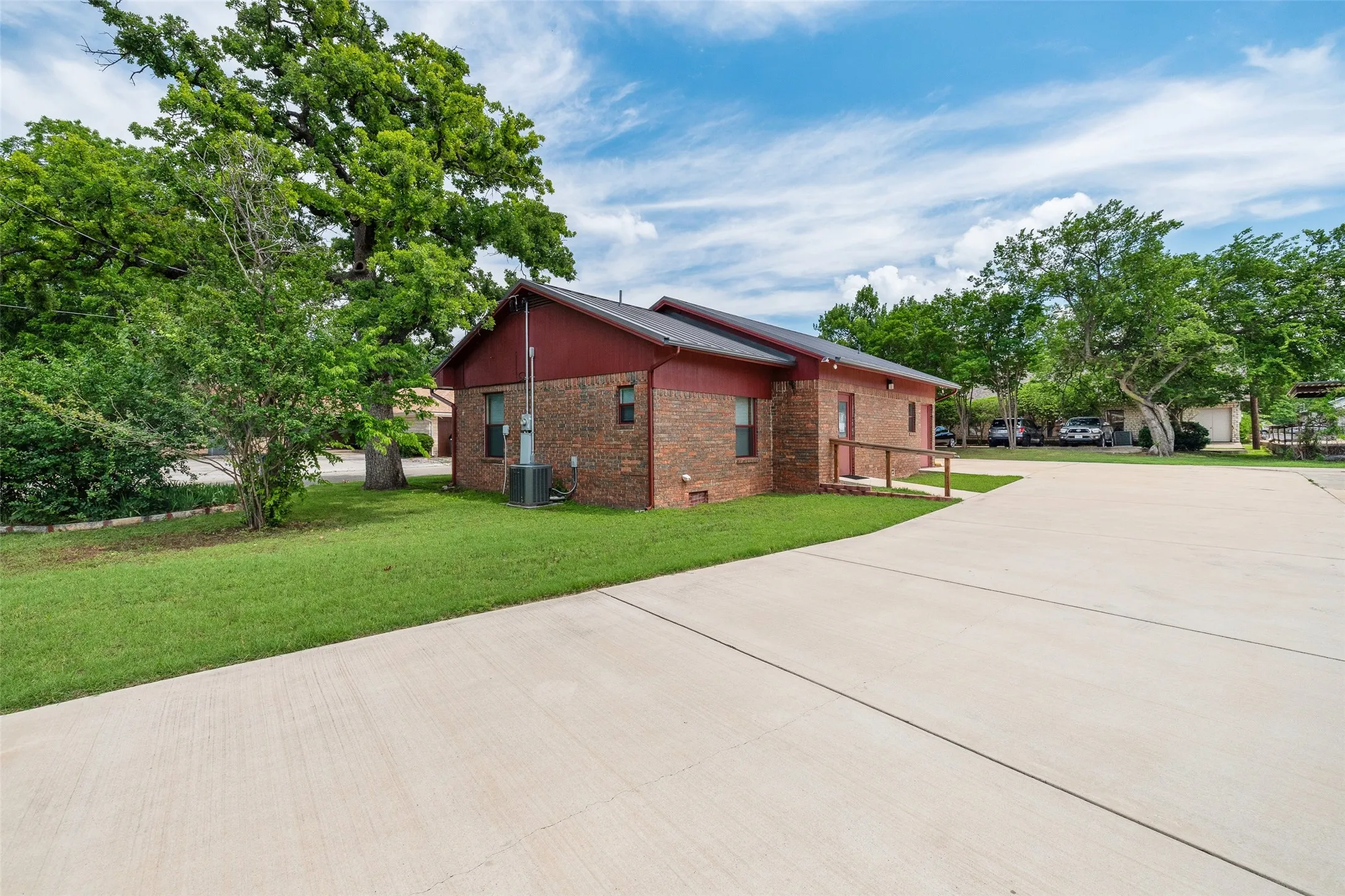Office For Sale in Hood County , 111 N Baker Street B, Granbury, Texas 76048, 0, 0, Garage spaces, 0 Sqft, built in 1947, Price $425,000, mls#21284946, Real Estate Agent in Granbury, Homes For Sale in Hood county, Homes For Sale in Granbury, Realtor in Granbury Texas, Real Estate Brokerage Independent Realty Texas, Luminita Cordes Realtor