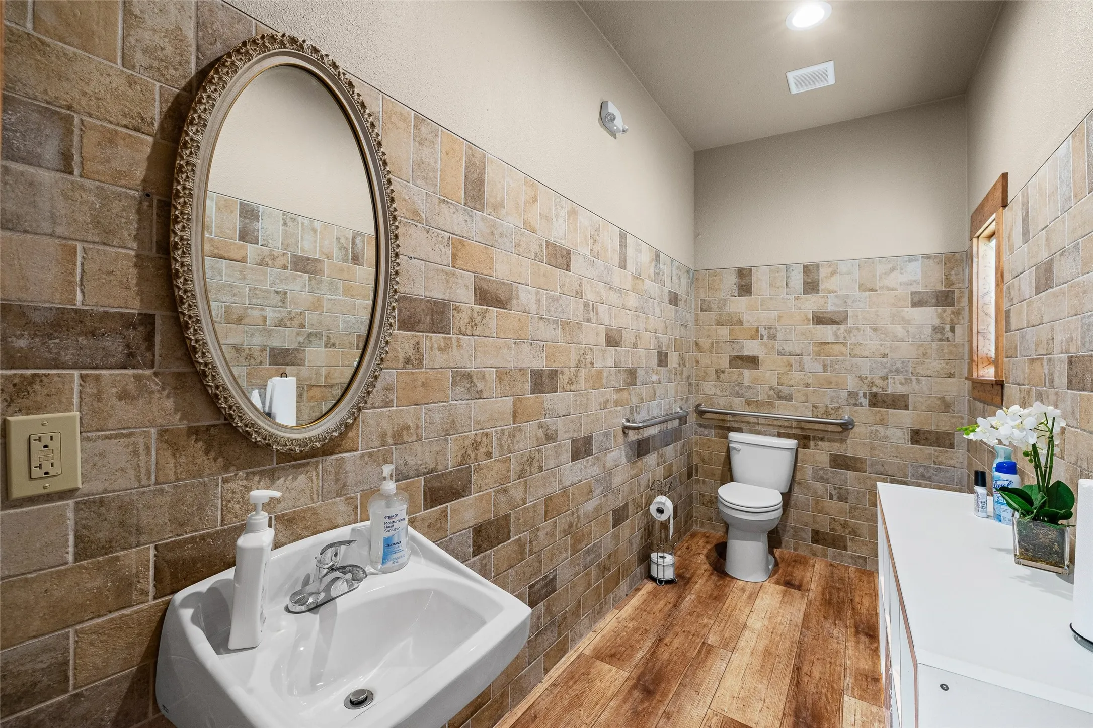 Office For Sale in Hood County , 111 N Baker Street B, Granbury, Texas 76048, 0, 0, Garage spaces, 0 Sqft, built in 1947, Price $425,000, mls#21284946, Real Estate Agent in Granbury, Homes For Sale in Hood county, Homes For Sale in Granbury, Realtor in Granbury Texas, Real Estate Brokerage Independent Realty Texas, Luminita Cordes Realtor