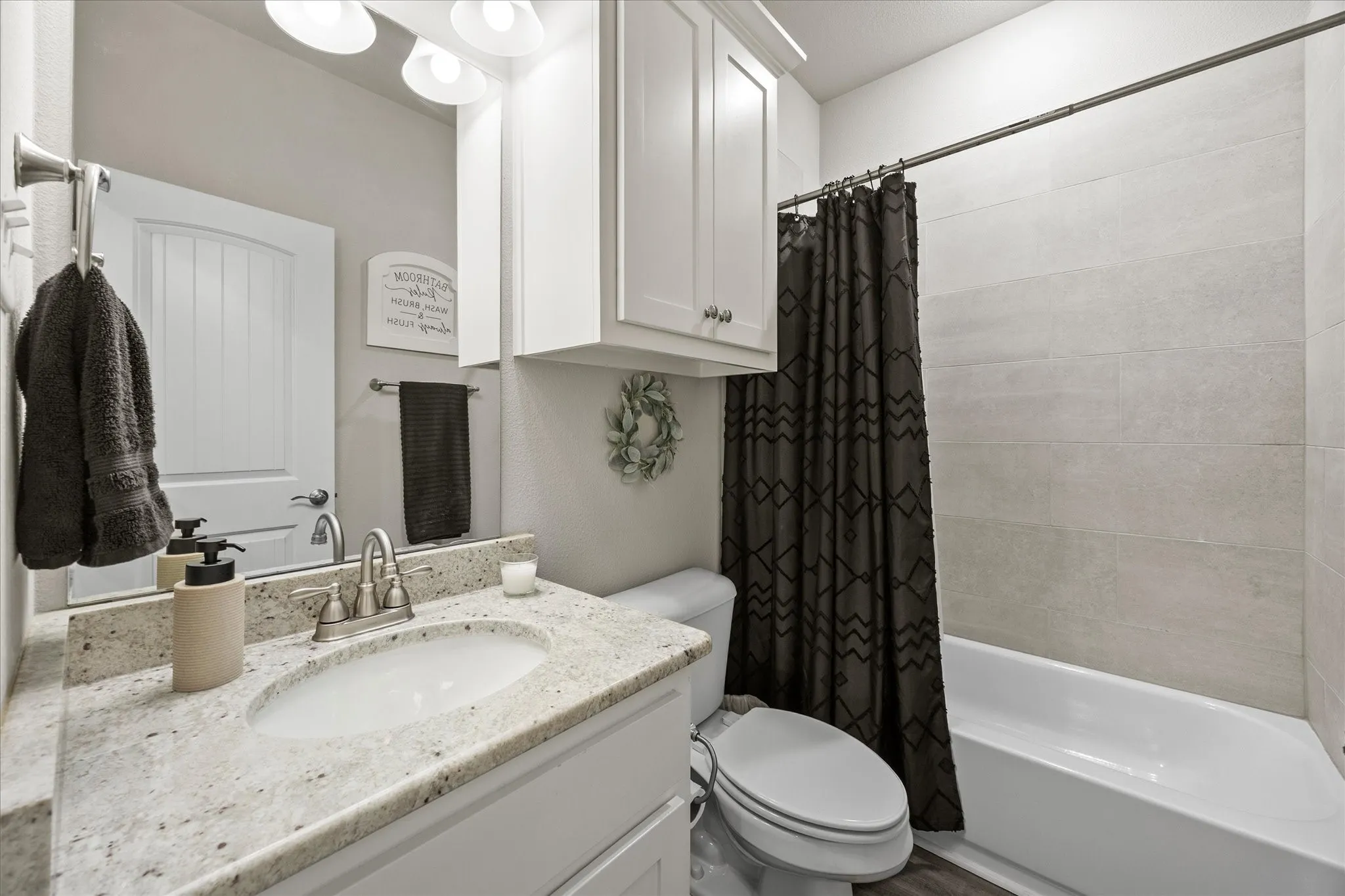 Auxiliary full bath