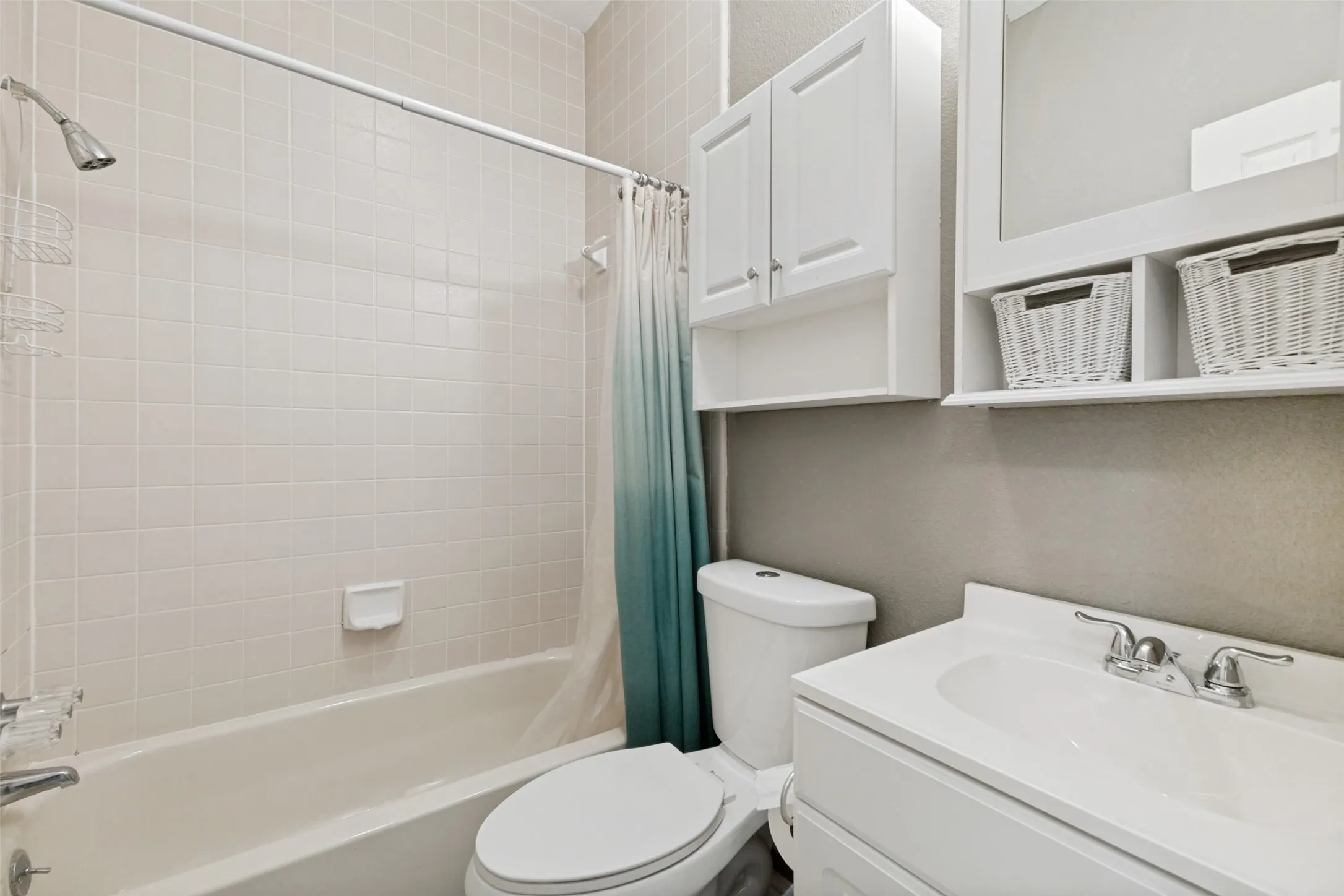 Single Family Residence For Sale in Collin County , 4123 Lawngate Drive, Dallas, Texas 75287, 3 Bedroom, 3 Bathroom, 2 Garage spaces, 1,990 Sqft, built in 1984, mls#21277986, Real Estate Agent in Dallas, Homes For Sale in Collin county, Homes For Sale in Dallas, Realtor in Dallas Texas, Real Estate Brokerage Independent Realty Texas, Luminita Cordes Realtor