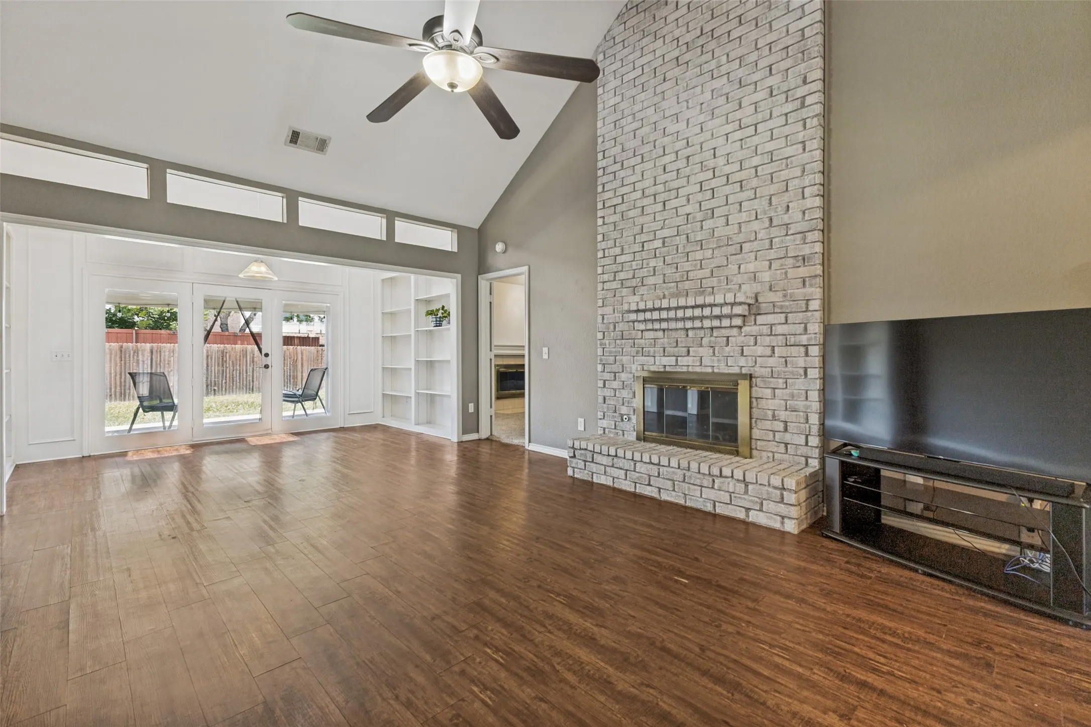 Single Family Residence For Sale in Collin County , 4123 Lawngate Drive, Dallas, Texas 75287, 3 Bedroom, 3 Bathroom, 2 Garage spaces, 1,990 Sqft, built in 1984, mls#21277986, Real Estate Agent in Dallas, Homes For Sale in Collin county, Homes For Sale in Dallas, Realtor in Dallas Texas, Real Estate Brokerage Independent Realty Texas, Luminita Cordes Realtor