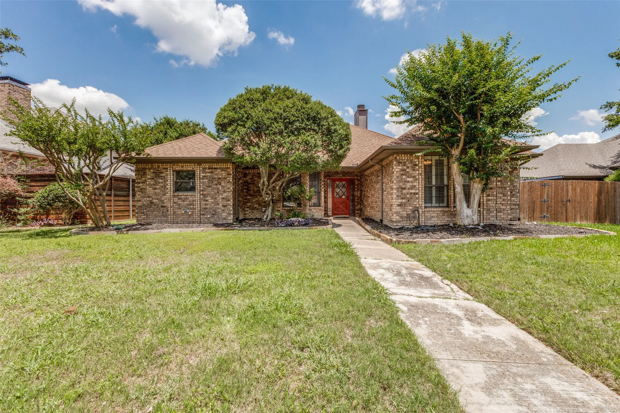 Single Family Residence For Sale in Collin County , 4123 Lawngate Drive, Dallas, Texas 75287, 3 Bedroom, 3 Bathroom, 2 Garage spaces, 1,990 Sqft, built in 1984, mls#21277986, Real Estate Agent in Dallas, Homes For Sale in Collin county, Homes For Sale in Dallas, Realtor in Dallas Texas, Real Estate Brokerage Independent Realty Texas, Luminita Cordes Realtor