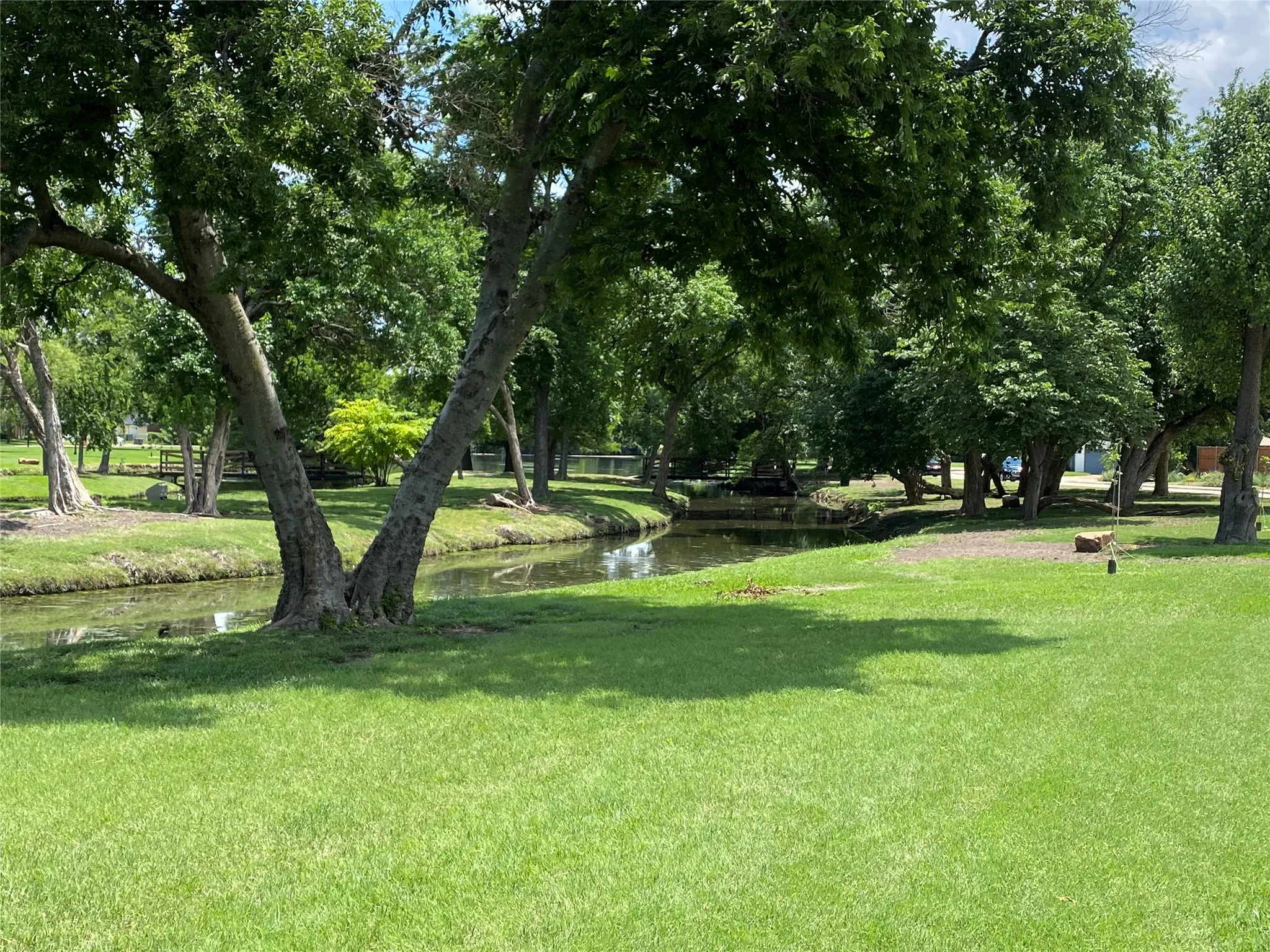 Single Family Residence For Sale in Collin County , 4123 Lawngate Drive, Dallas, Texas 75287, 3 Bedroom, 3 Bathroom, 2 Garage spaces, 1,990 Sqft, built in 1984, mls#21277986, Real Estate Agent in Dallas, Homes For Sale in Collin county, Homes For Sale in Dallas, Realtor in Dallas Texas, Real Estate Brokerage Independent Realty Texas, Luminita Cordes Realtor
