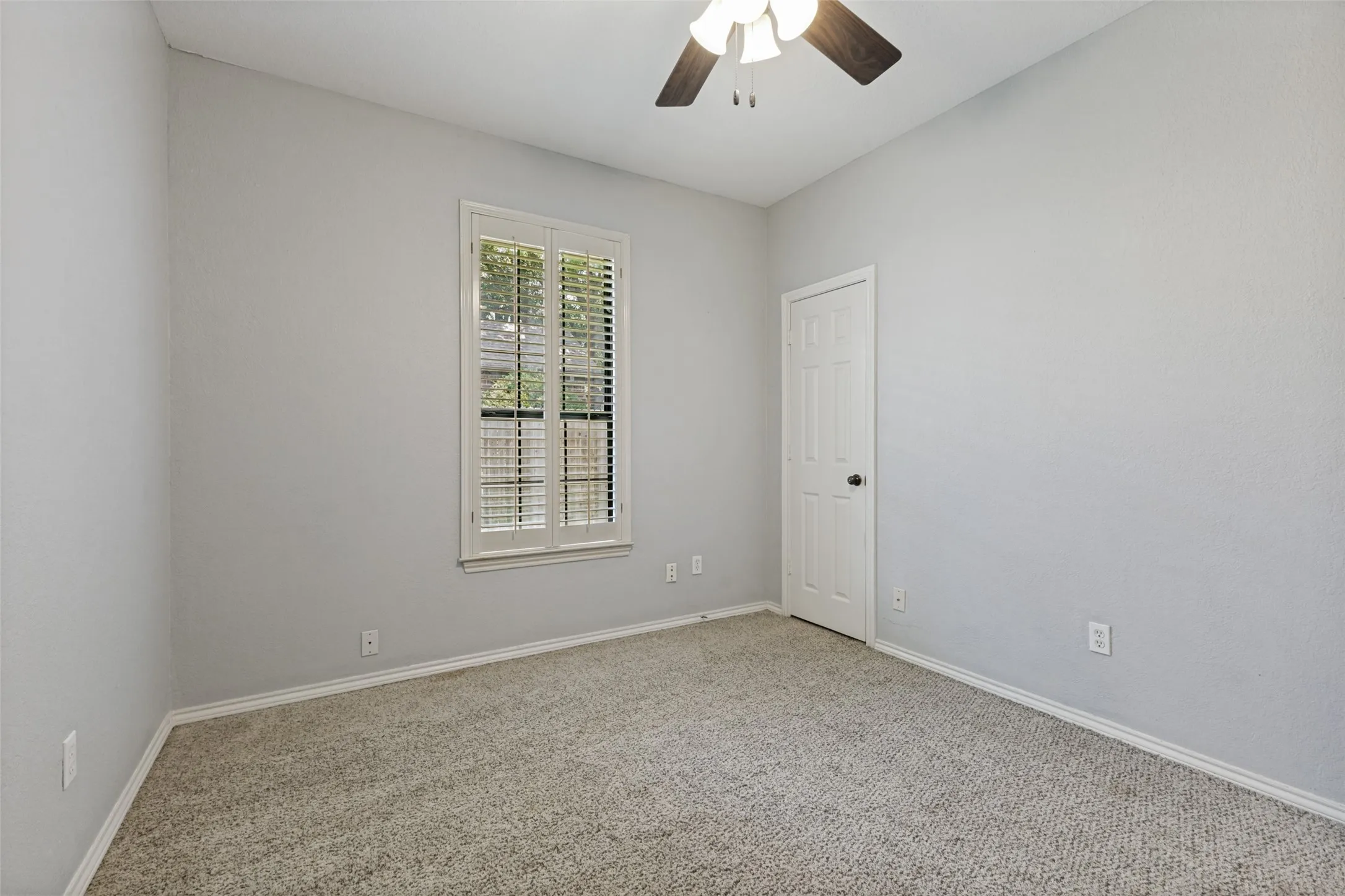 Single Family Residence For Sale in Collin County , 4123 Lawngate Drive, Dallas, Texas 75287, 3 Bedroom, 3 Bathroom, 2 Garage spaces, 1,990 Sqft, built in 1984, mls#21277986, Real Estate Agent in Dallas, Homes For Sale in Collin county, Homes For Sale in Dallas, Realtor in Dallas Texas, Real Estate Brokerage Independent Realty Texas, Luminita Cordes Realtor