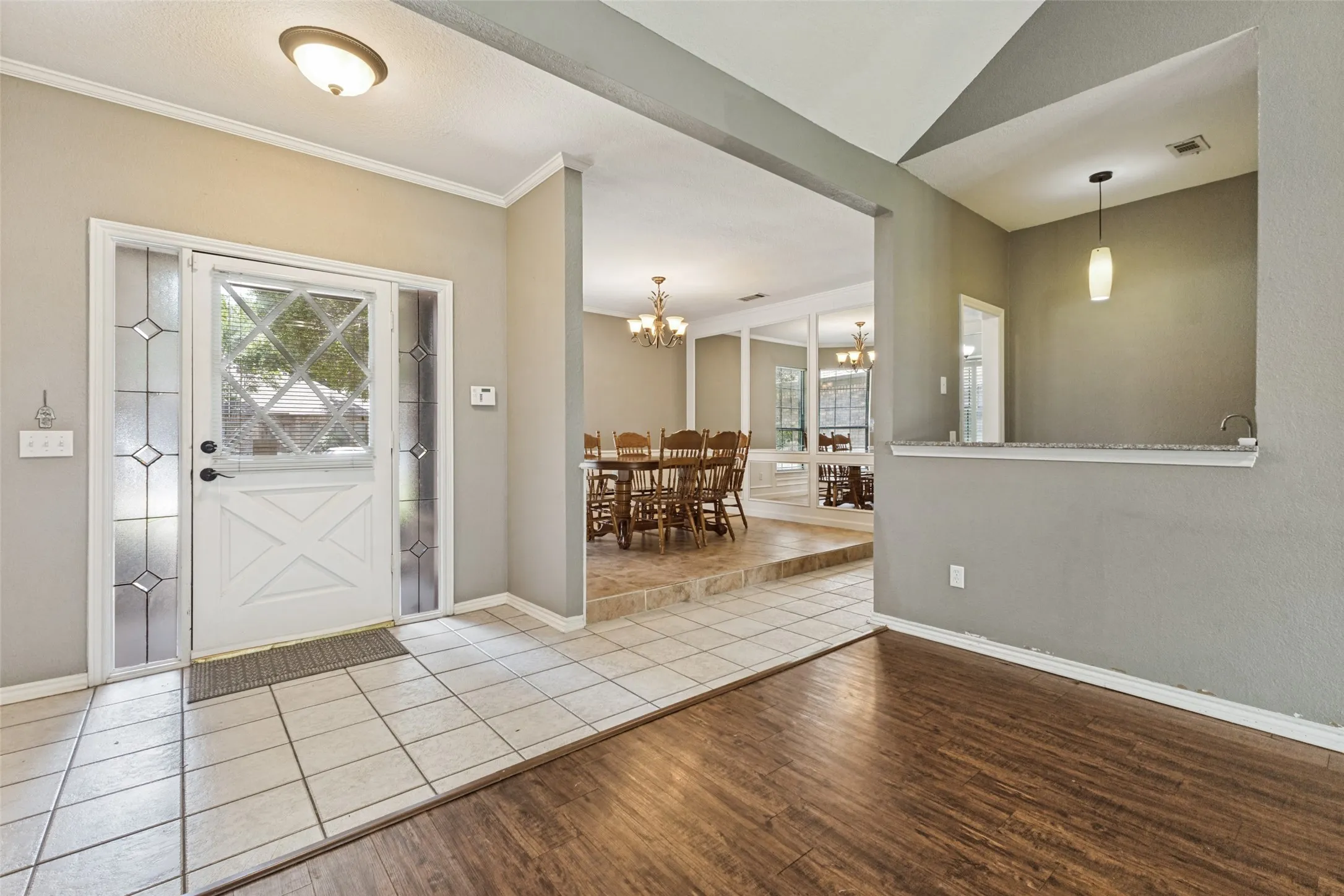 Single Family Residence For Sale in Collin County , 4123 Lawngate Drive, Dallas, Texas 75287, 3 Bedroom, 3 Bathroom, 2 Garage spaces, 1,990 Sqft, built in 1984, mls#21277986, Real Estate Agent in Dallas, Homes For Sale in Collin county, Homes For Sale in Dallas, Realtor in Dallas Texas, Real Estate Brokerage Independent Realty Texas, Luminita Cordes Realtor