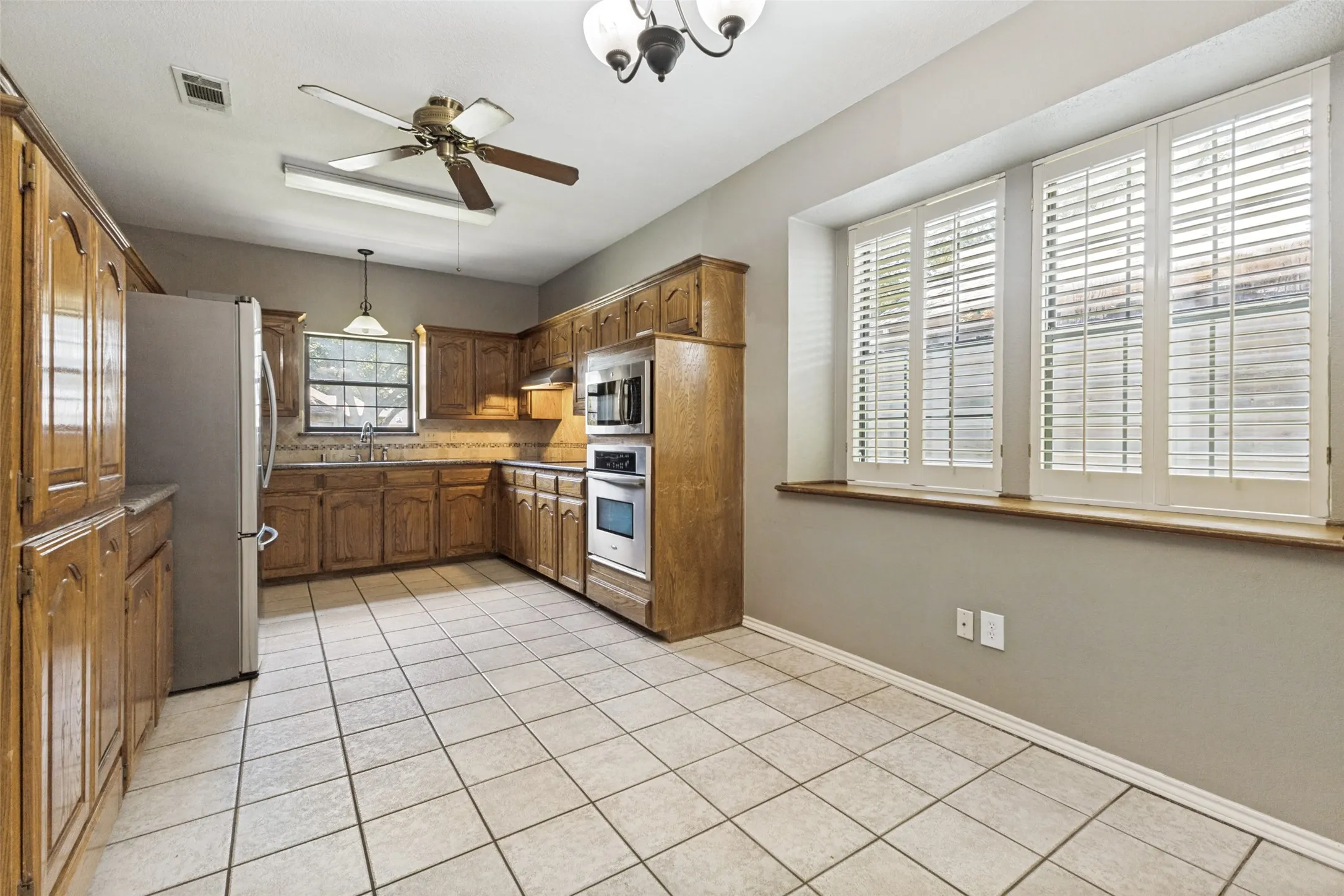 Single Family Residence For Sale in Collin County , 4123 Lawngate Drive, Dallas, Texas 75287, 3 Bedroom, 3 Bathroom, 2 Garage spaces, 1,990 Sqft, built in 1984, mls#21277986, Real Estate Agent in Dallas, Homes For Sale in Collin county, Homes For Sale in Dallas, Realtor in Dallas Texas, Real Estate Brokerage Independent Realty Texas, Luminita Cordes Realtor