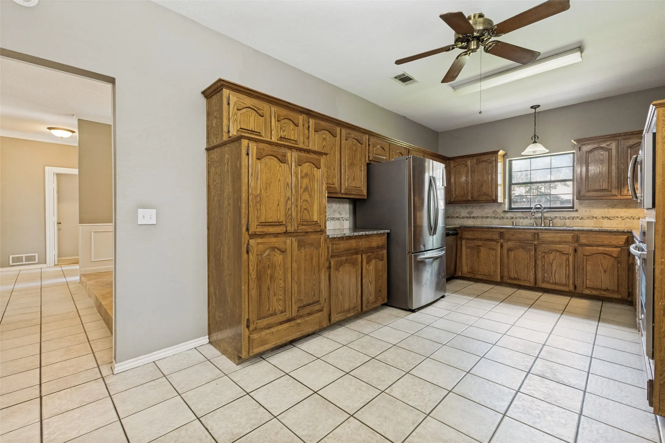 Single Family Residence For Sale in Collin County , 4123 Lawngate Drive, Dallas, Texas 75287, 3 Bedroom, 3 Bathroom, 2 Garage spaces, 1,990 Sqft, built in 1984, mls#21277986, Real Estate Agent in Dallas, Homes For Sale in Collin county, Homes For Sale in Dallas, Realtor in Dallas Texas, Real Estate Brokerage Independent Realty Texas, Luminita Cordes Realtor