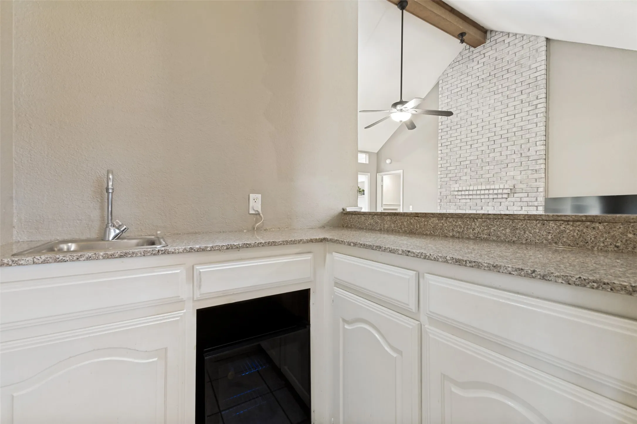 Single Family Residence For Sale in Collin County , 4123 Lawngate Drive, Dallas, Texas 75287, 3 Bedroom, 3 Bathroom, 2 Garage spaces, 1,990 Sqft, built in 1984, mls#21277986, Real Estate Agent in Dallas, Homes For Sale in Collin county, Homes For Sale in Dallas, Realtor in Dallas Texas, Real Estate Brokerage Independent Realty Texas, Luminita Cordes Realtor