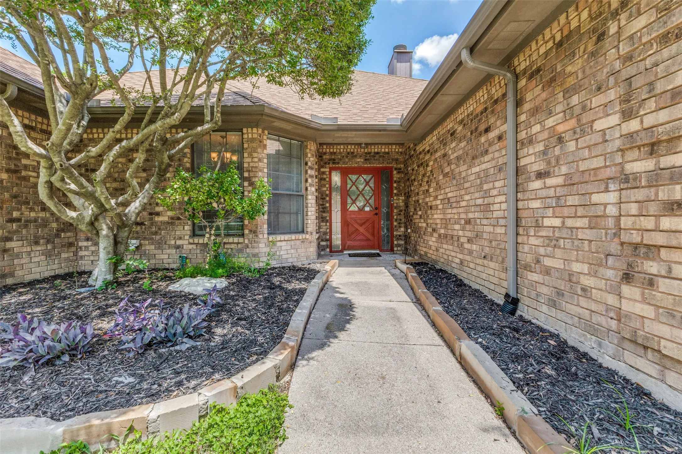 Single Family Residence For Sale in Collin County , 4123 Lawngate Drive, Dallas, Texas 75287, 3 Bedroom, 3 Bathroom, 2 Garage spaces, 1,990 Sqft, built in 1984, mls#21277986, Real Estate Agent in Dallas, Homes For Sale in Collin county, Homes For Sale in Dallas, Realtor in Dallas Texas, Real Estate Brokerage Independent Realty Texas, Luminita Cordes Realtor