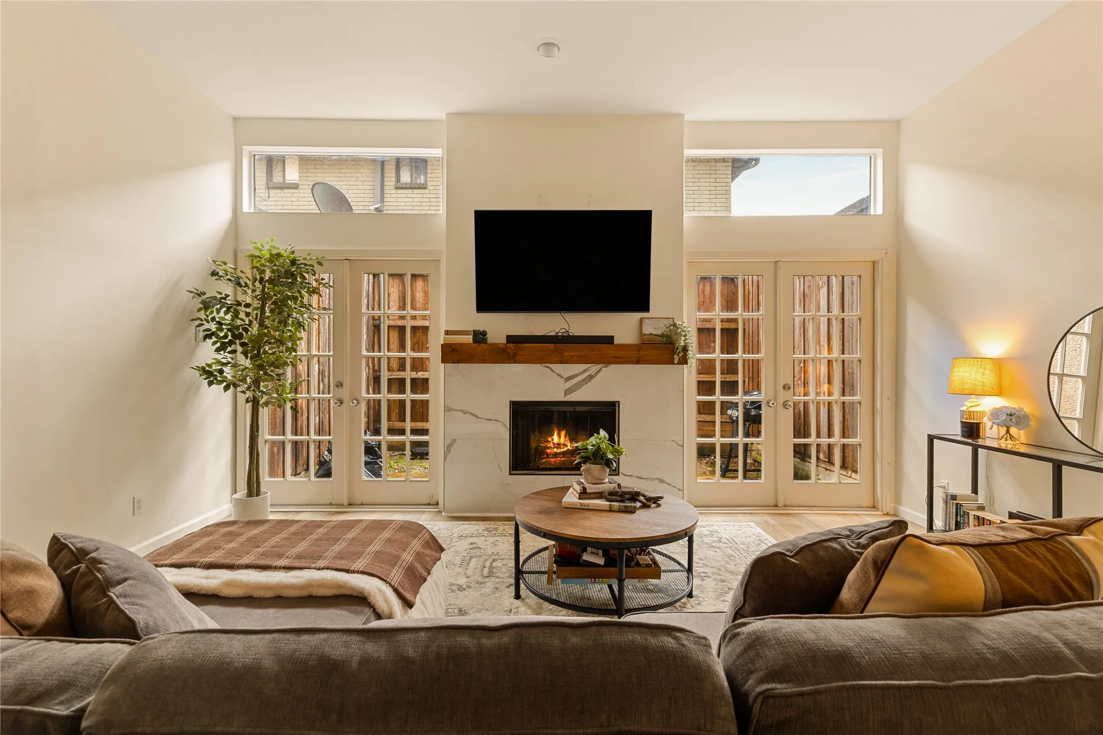 Condominium For Sale in Dallas County , 4015 Holland Avenue 103, Dallas, Texas 75219, 2 Bedroom, 2 Bathroom, Garage spaces, 1,105 Sqft, built in 1978, mls#21280871, Real Estate Agent in Dallas, Homes For Sale in Dallas county, Homes For Sale in Dallas, Realtor in Dallas Texas, Real Estate Brokerage Independent Realty Texas, Luminita Cordes Realtor
