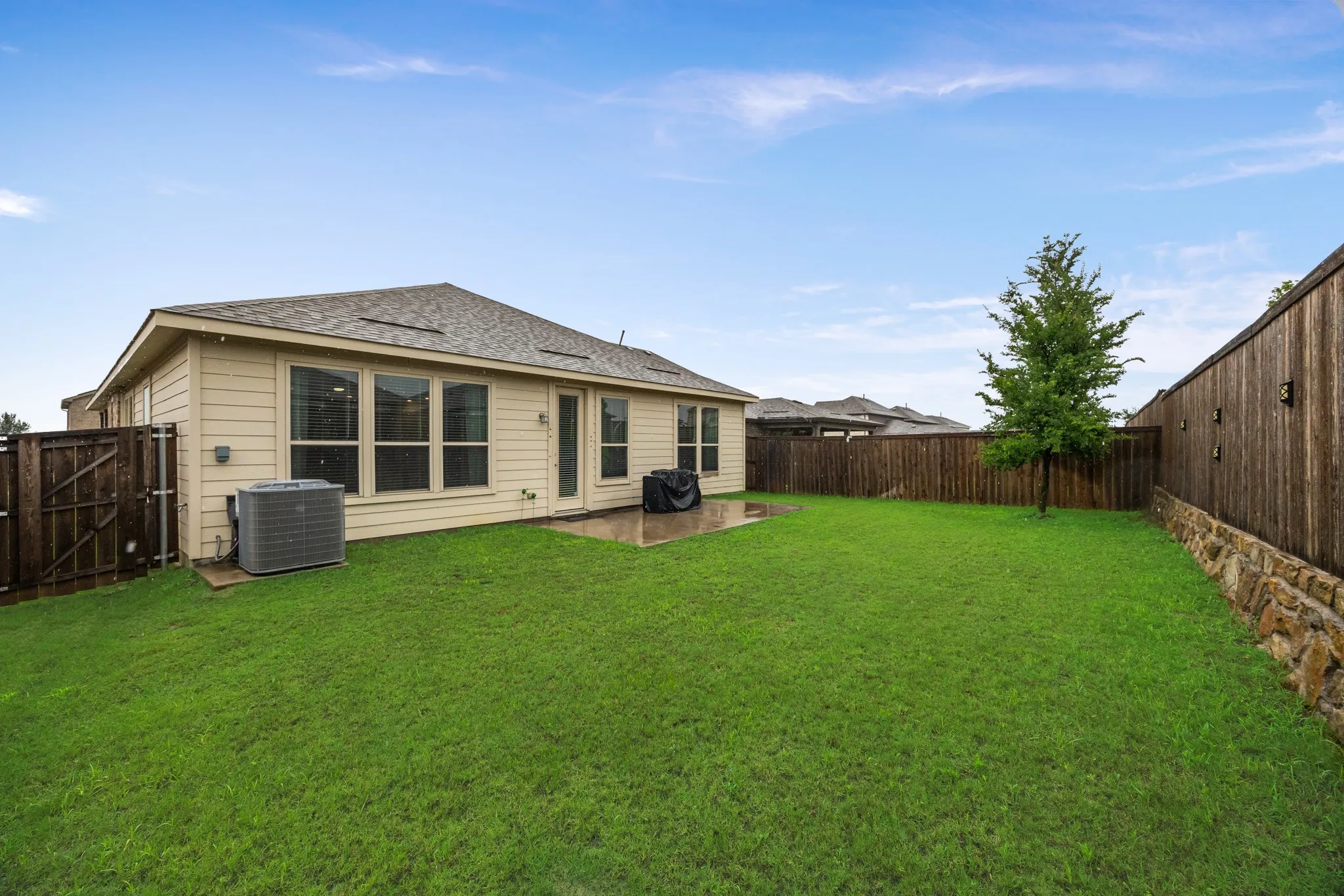 Single Family Residence For Sale in Denton County , 2520 Walker Avenue, Aubrey, Texas 76227, 4 Bedroom, 2 Bathroom, 2 Garage spaces, 2,120 Sqft, built in 2020, mls#21284780, Real Estate Agent in Aubrey, Homes For Sale in Denton county, Homes For Sale in Aubrey, Realtor in Aubrey Texas, Real Estate Brokerage Independent Realty Texas, Luminita Cordes Realtor