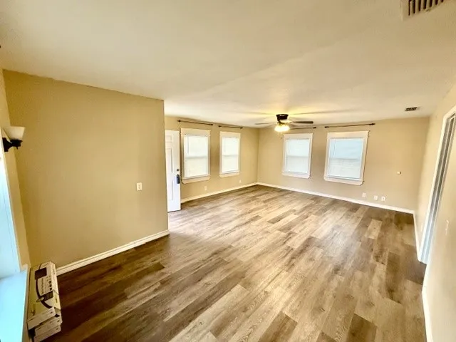 Single Family Residence For Sale in Erath County , 750 W Lingleville Rd, Stephenville, Texas 76401, 3 Bedroom, 2 Bathroom, Garage spaces, 1,286 Sqft, built in 1942, mls#21285090, Real Estate Agent in Stephenville, Homes For Sale in Erath county, Homes For Sale in Stephenville, Realtor in Stephenville Texas, Real Estate Brokerage Independent Realty Texas, Luminita Cordes Realtor