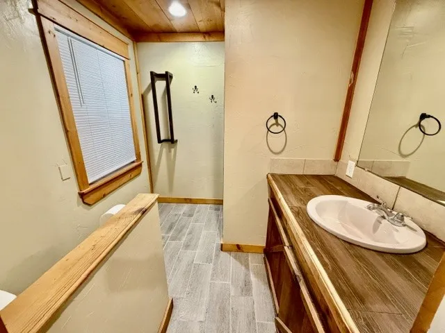 Single Family Residence For Sale in Erath County , 750 W Lingleville Rd, Stephenville, Texas 76401, 3 Bedroom, 2 Bathroom, Garage spaces, 1,286 Sqft, built in 1942, mls#21285090, Real Estate Agent in Stephenville, Homes For Sale in Erath county, Homes For Sale in Stephenville, Realtor in Stephenville Texas, Real Estate Brokerage Independent Realty Texas, Luminita Cordes Realtor